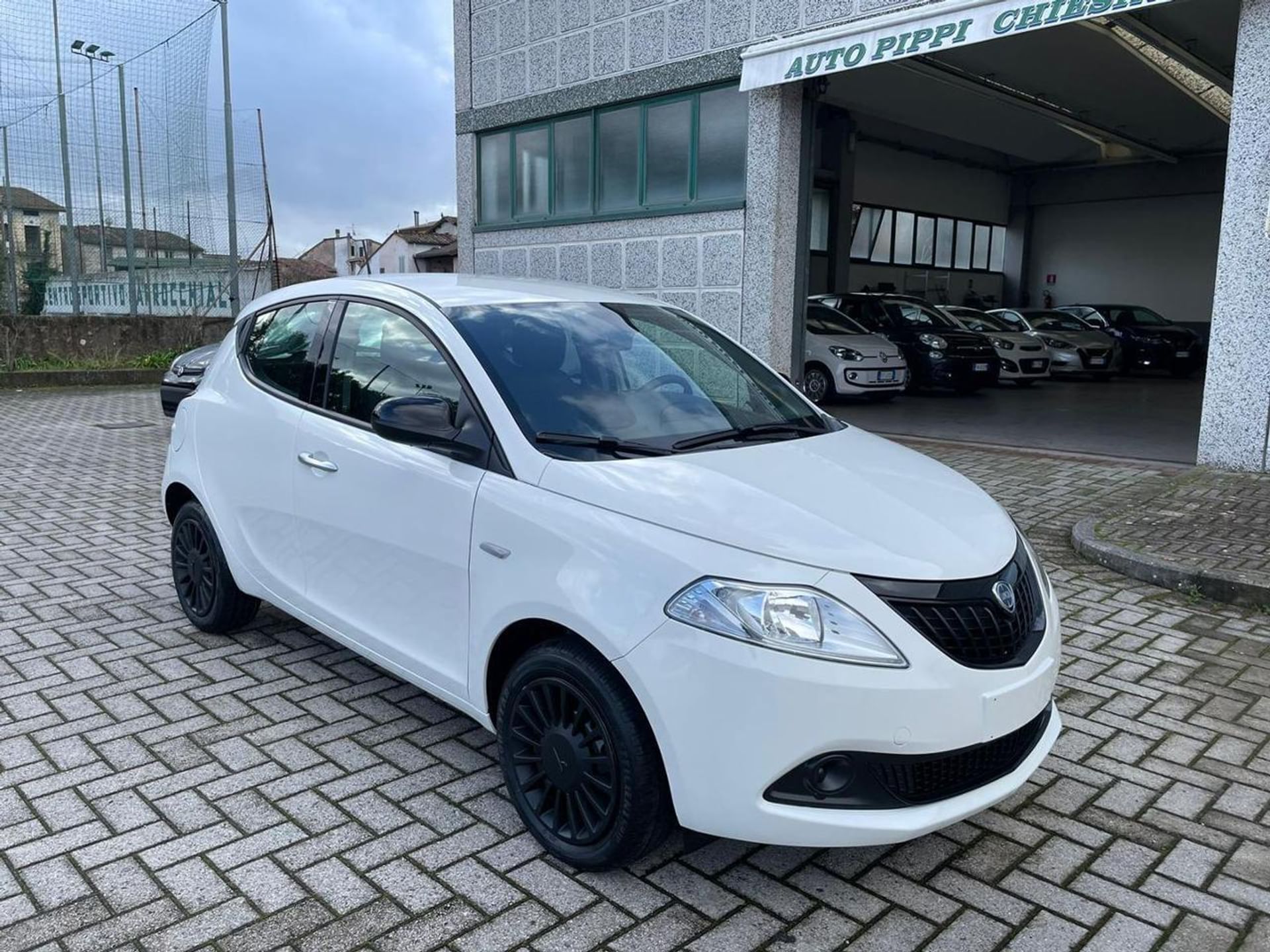 Lancia Ypsilon Firefly Porte Hybrid Silver Idonea