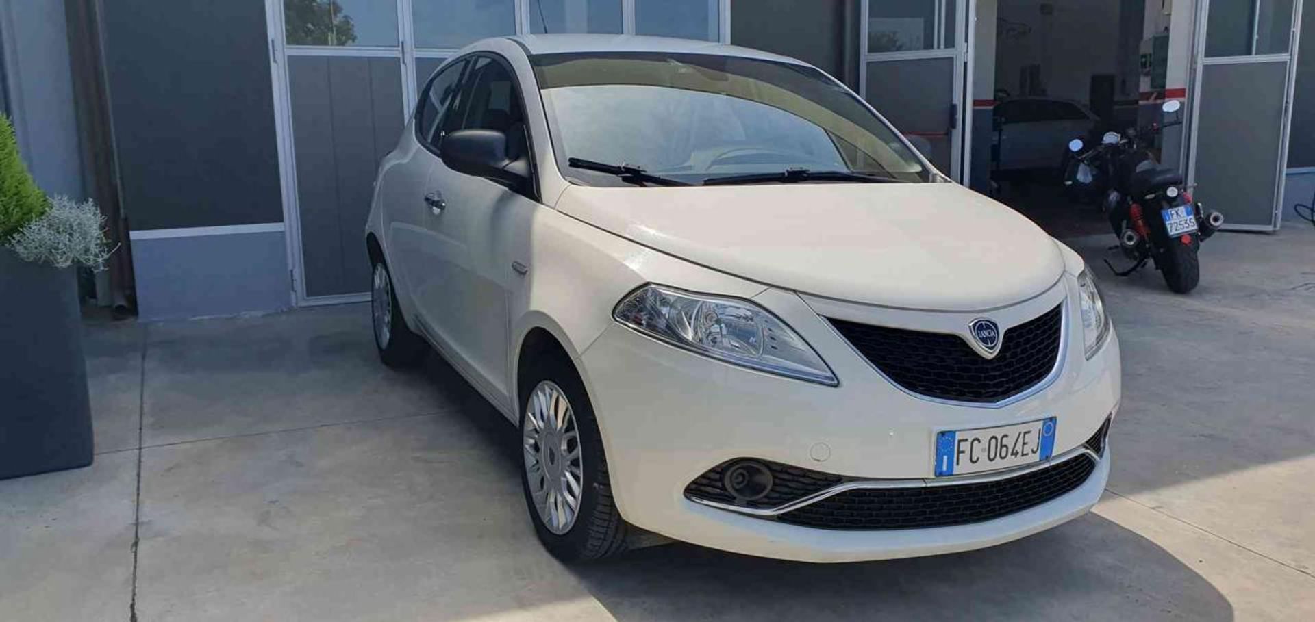 Lancia Ypsilon