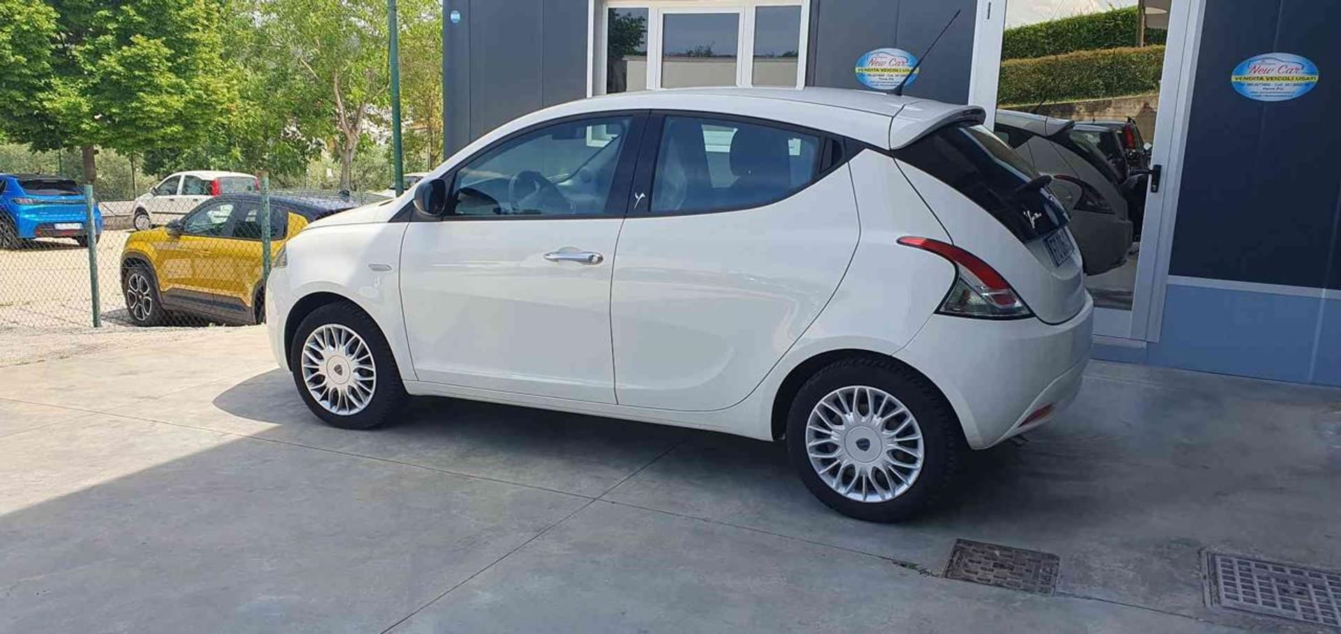 Lancia Ypsilon
