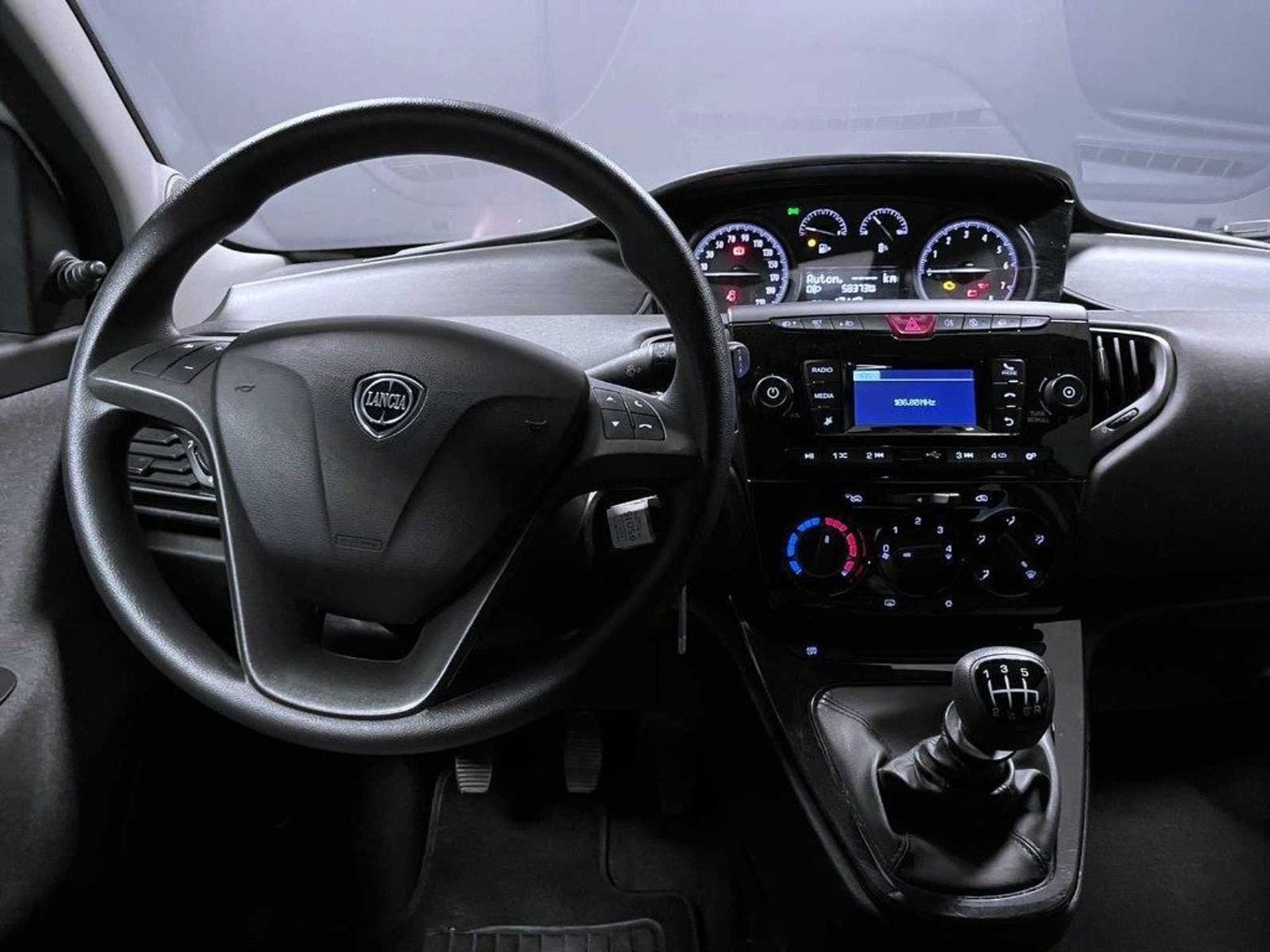 Lancia Ypsilon