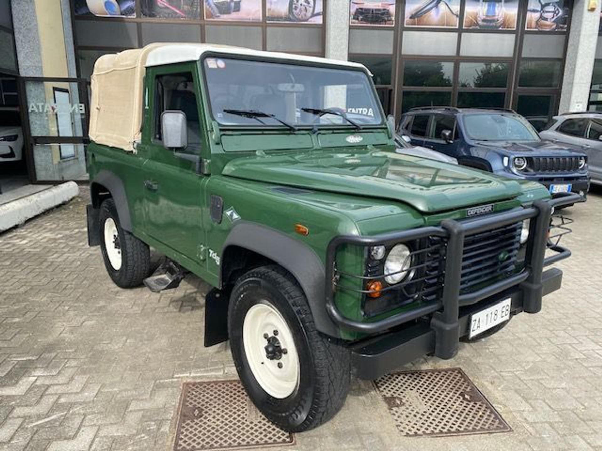 Land Rover Defender