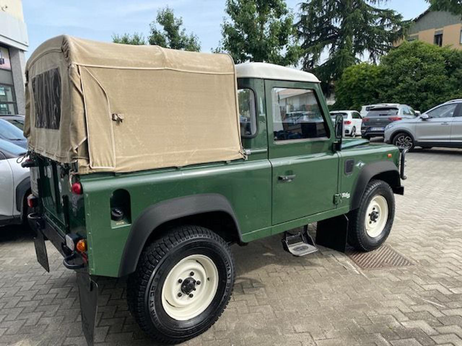 Land Rover Defender