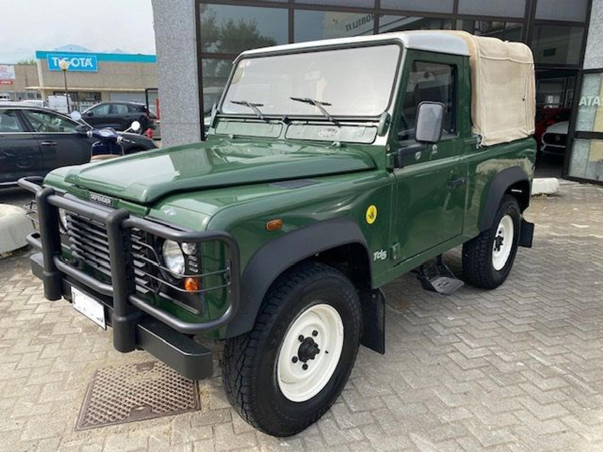 Land Rover Defender