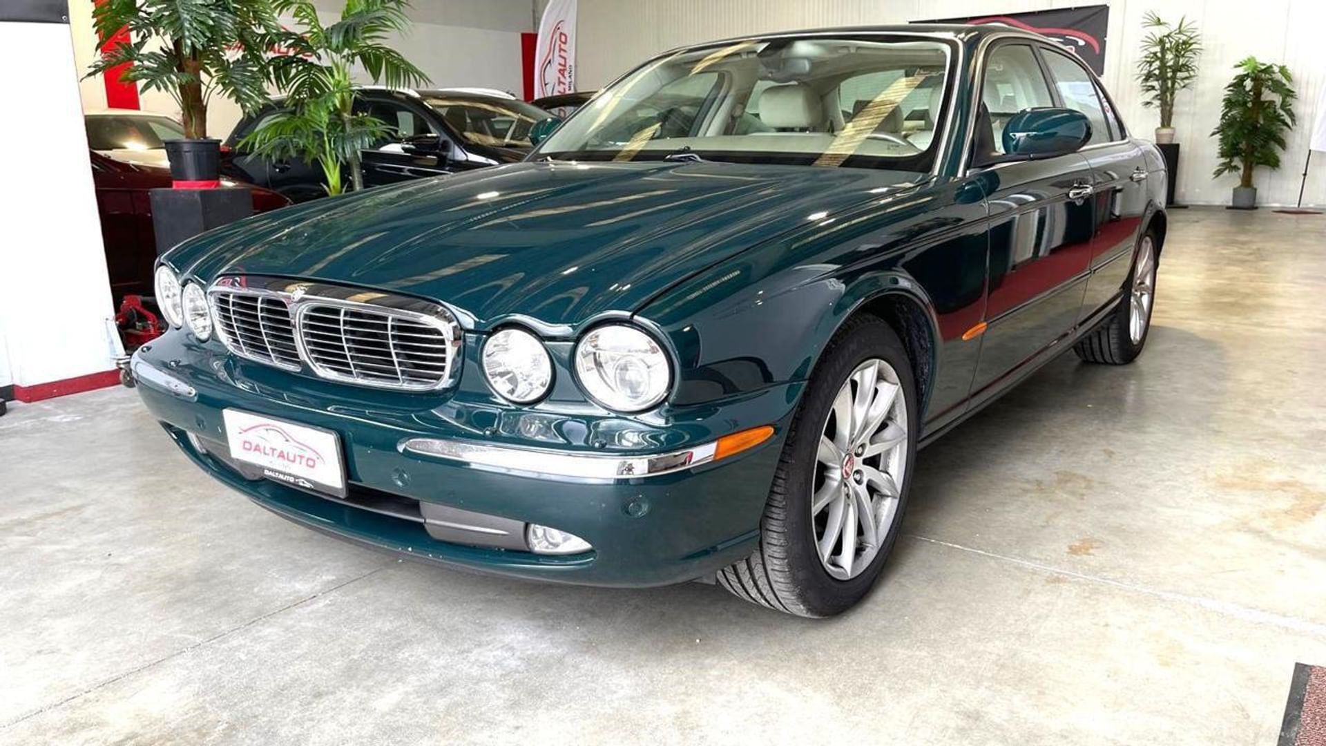 Jaguar XJ