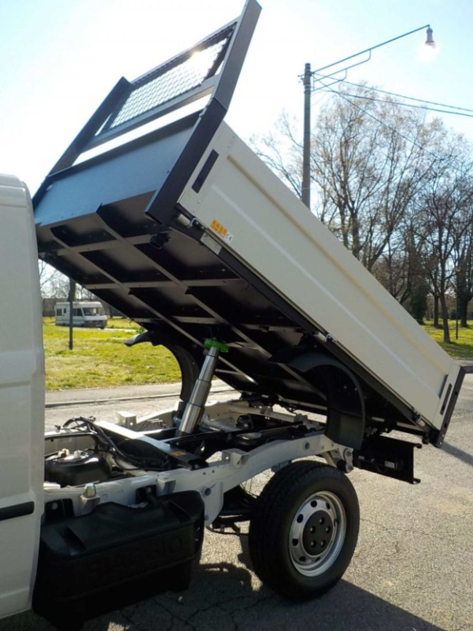 Rivestimento passaruota anteriore sinistro Piaggio Porter Np6 main image 0