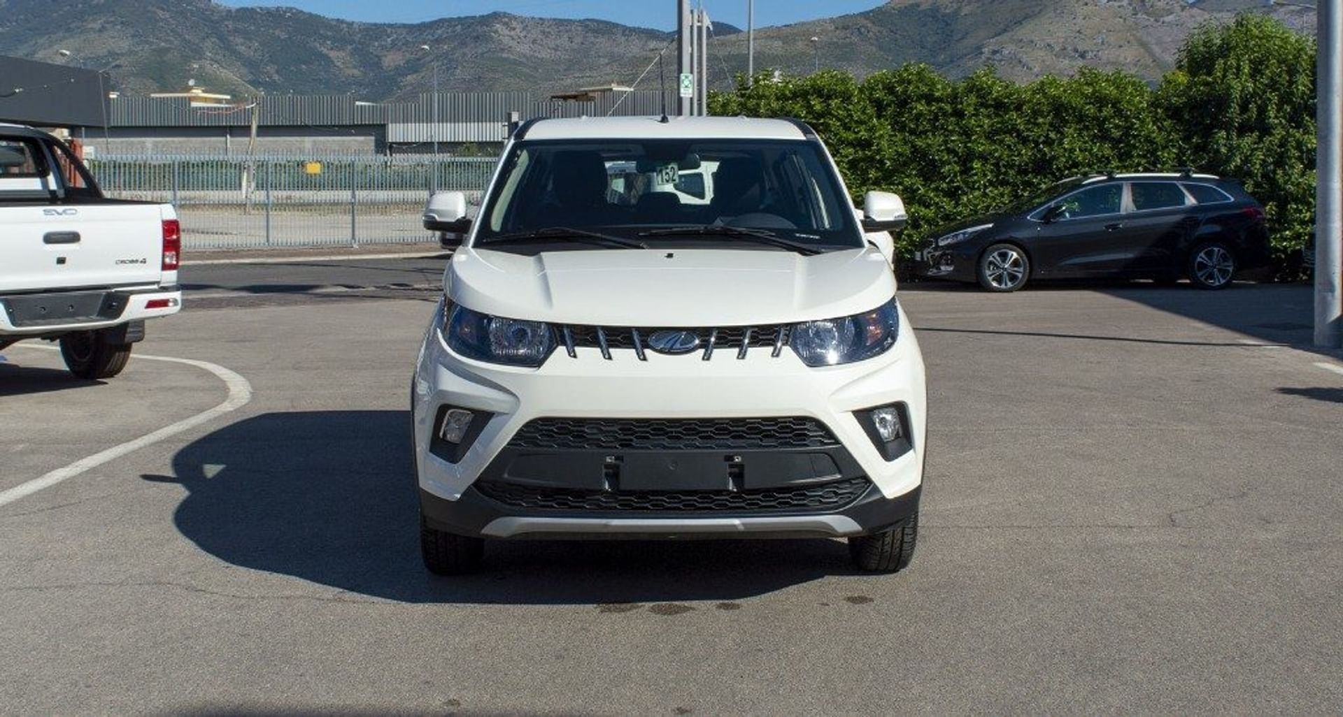 Mahindra KUV100
