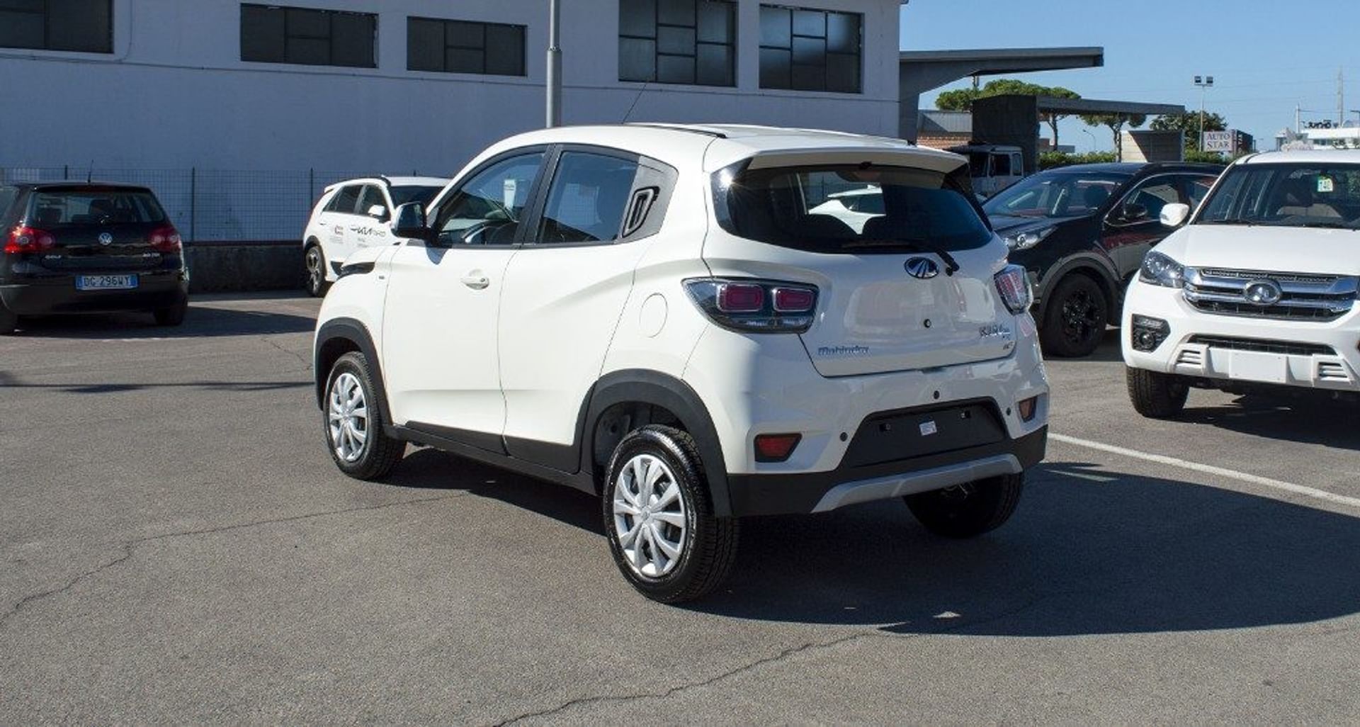 Mahindra KUV100