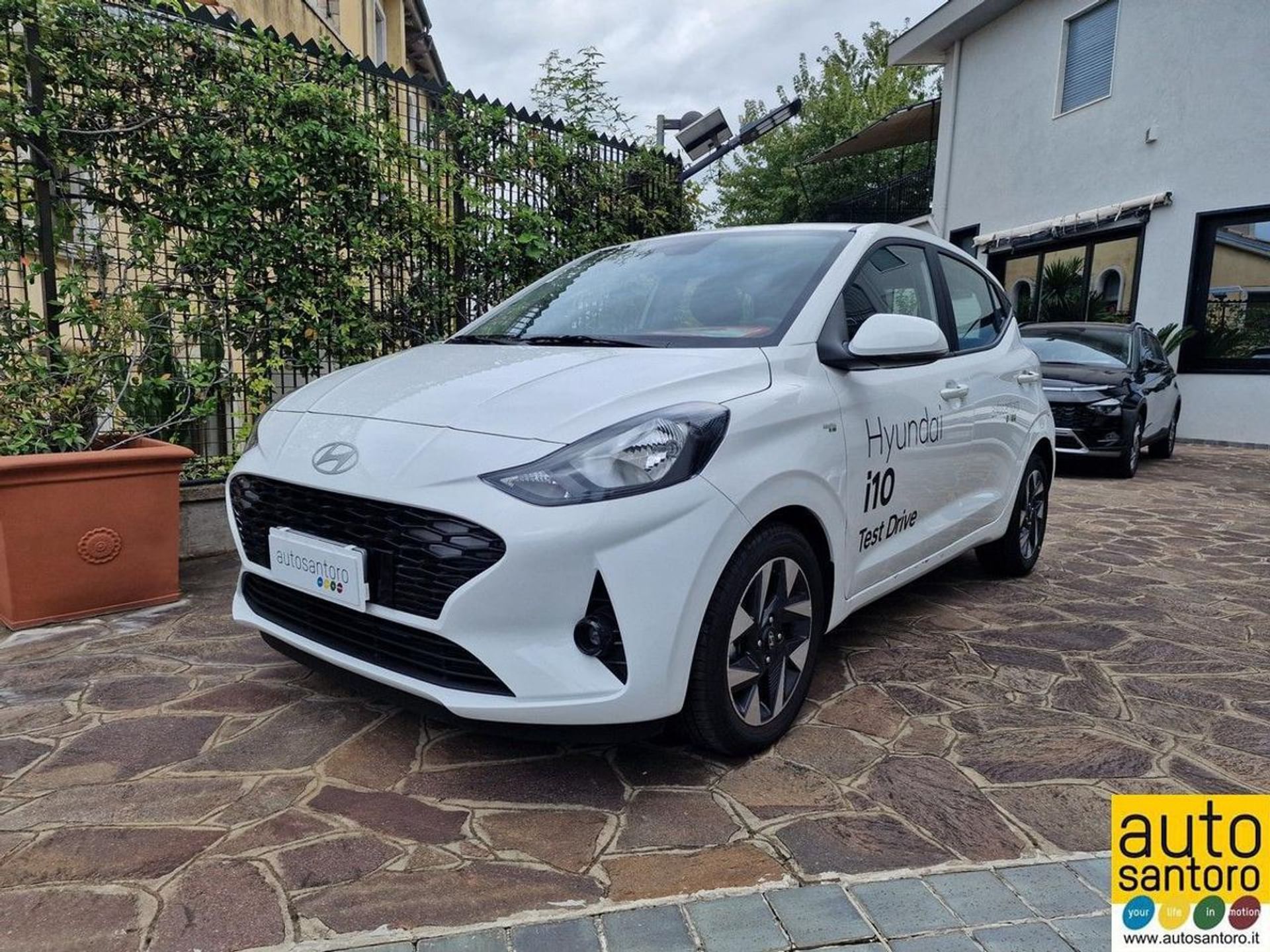 Hyundai i10 1.0 MPI AT Connectline Nuova Benzina con 0 km a Salerno (SA ...