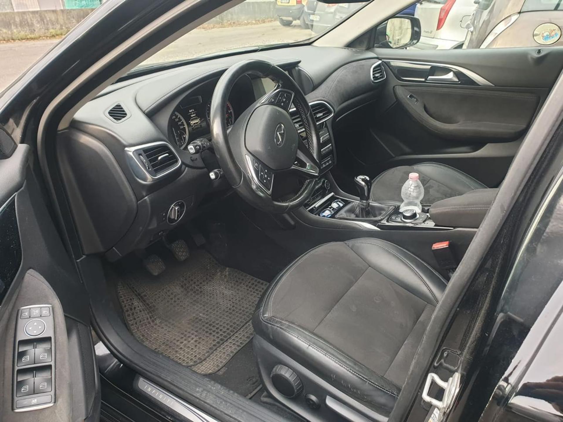 Infiniti Q30