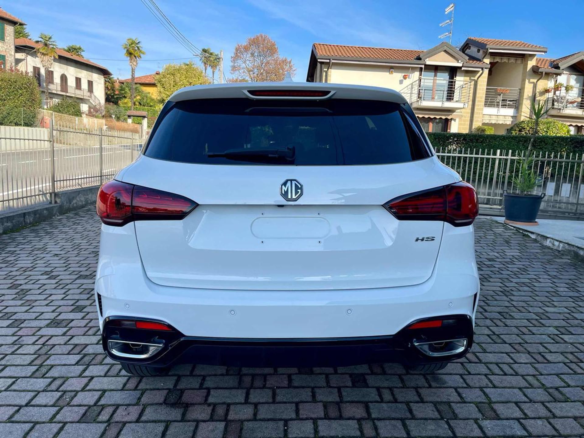 MG HS