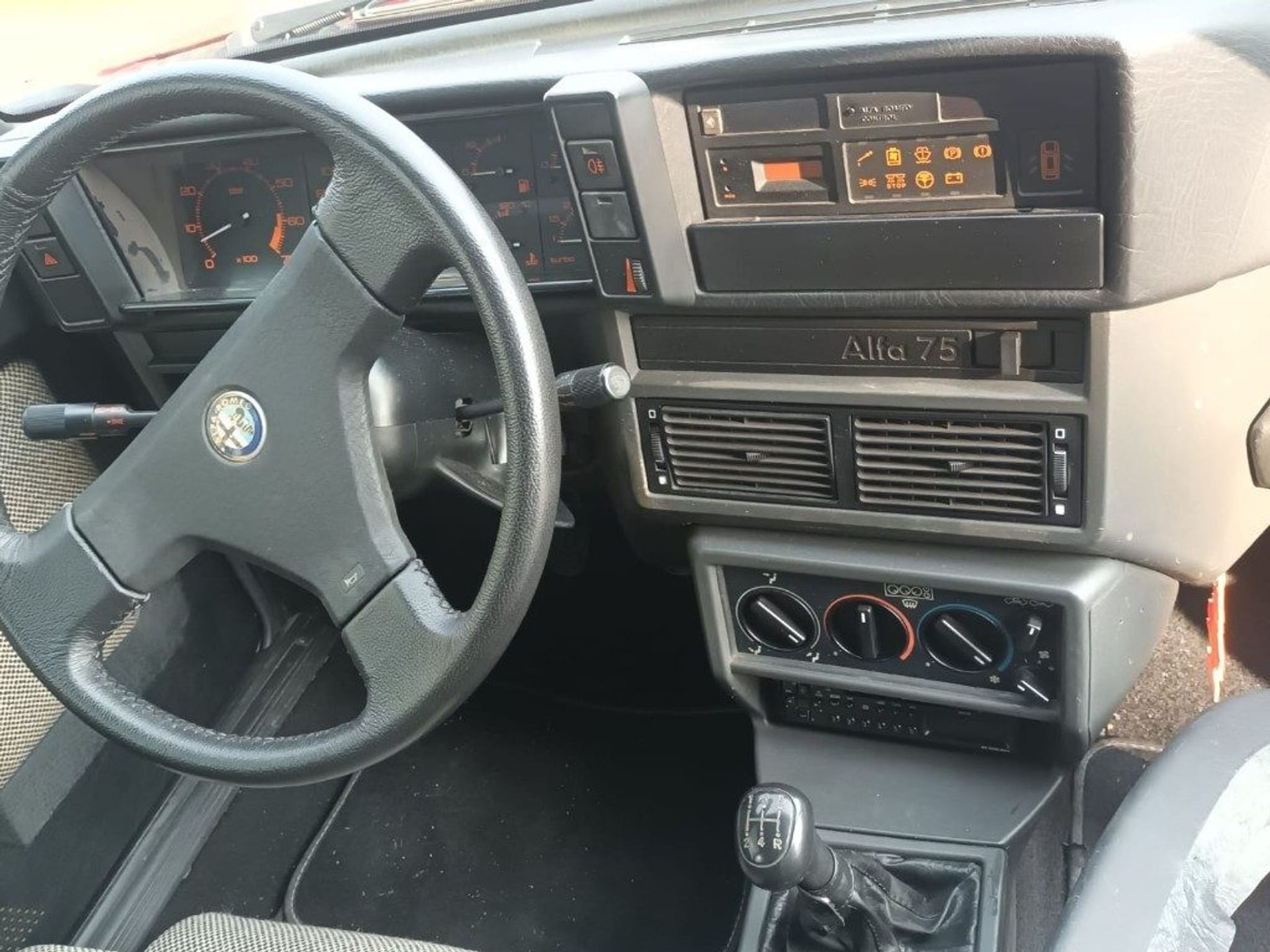 Alfa Romeo 75