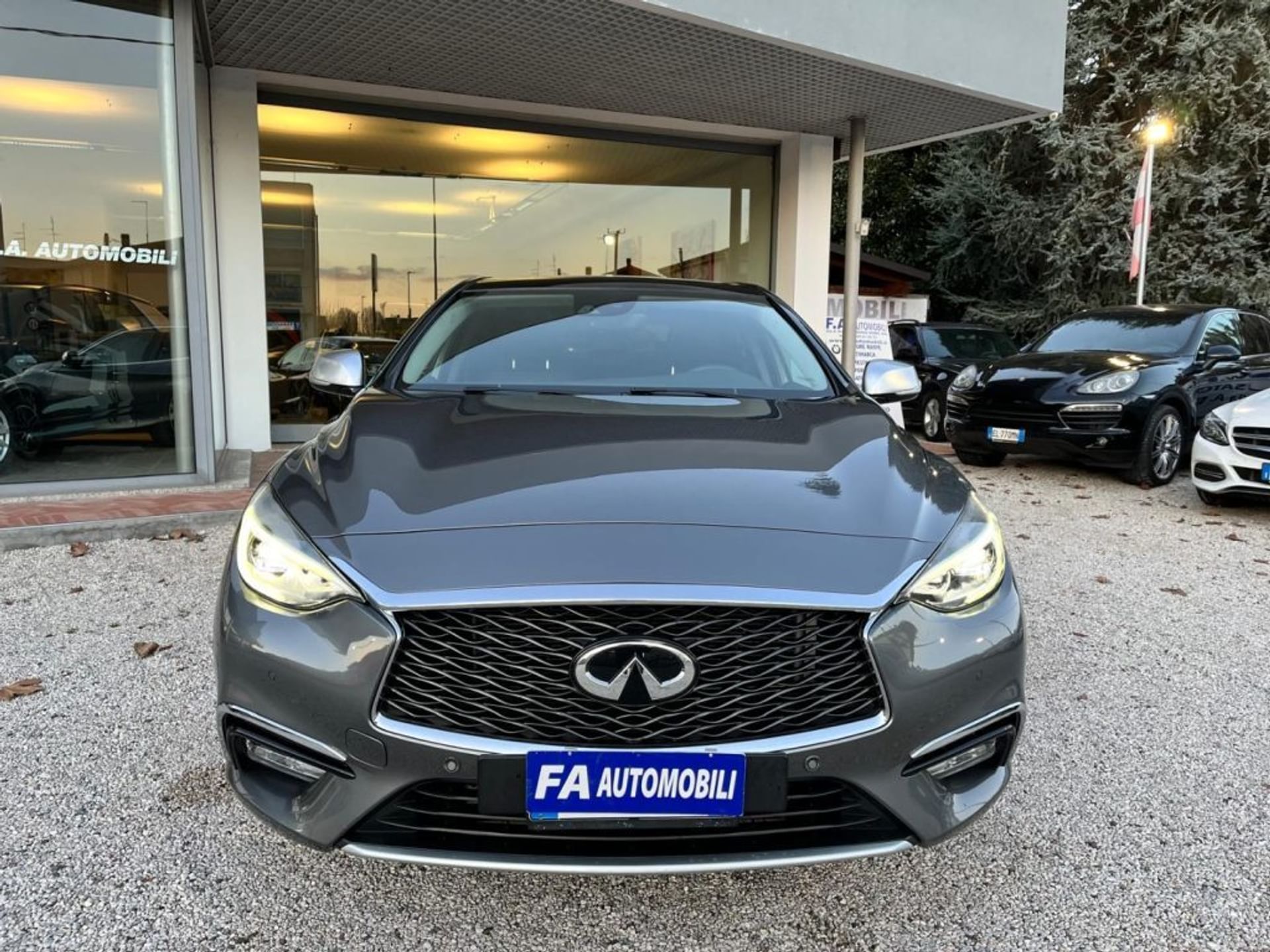 Infiniti Q30