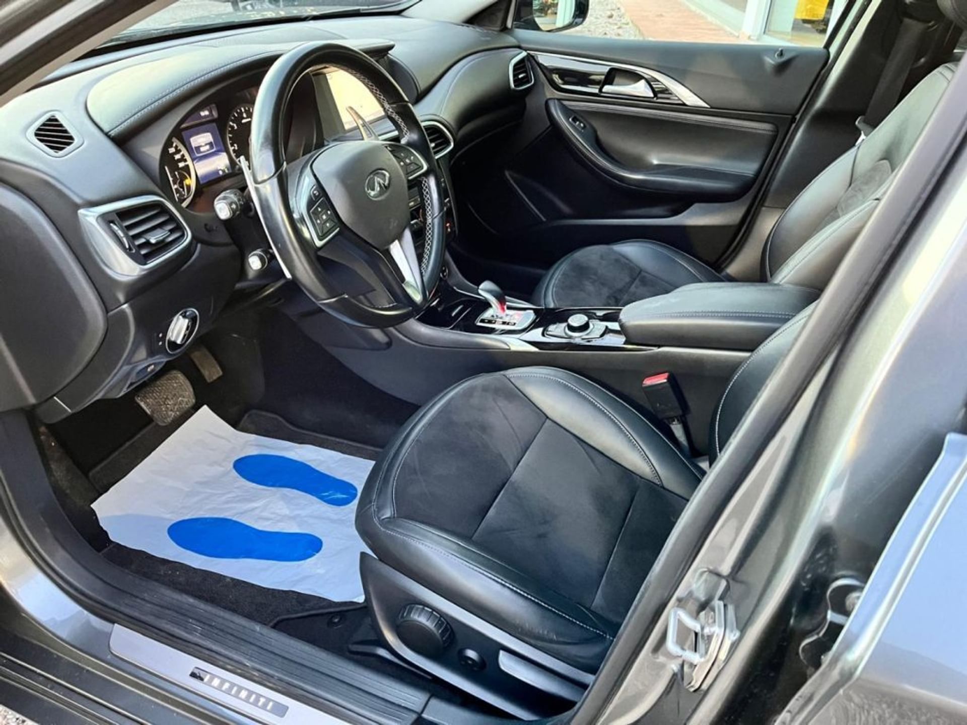Infiniti Q30