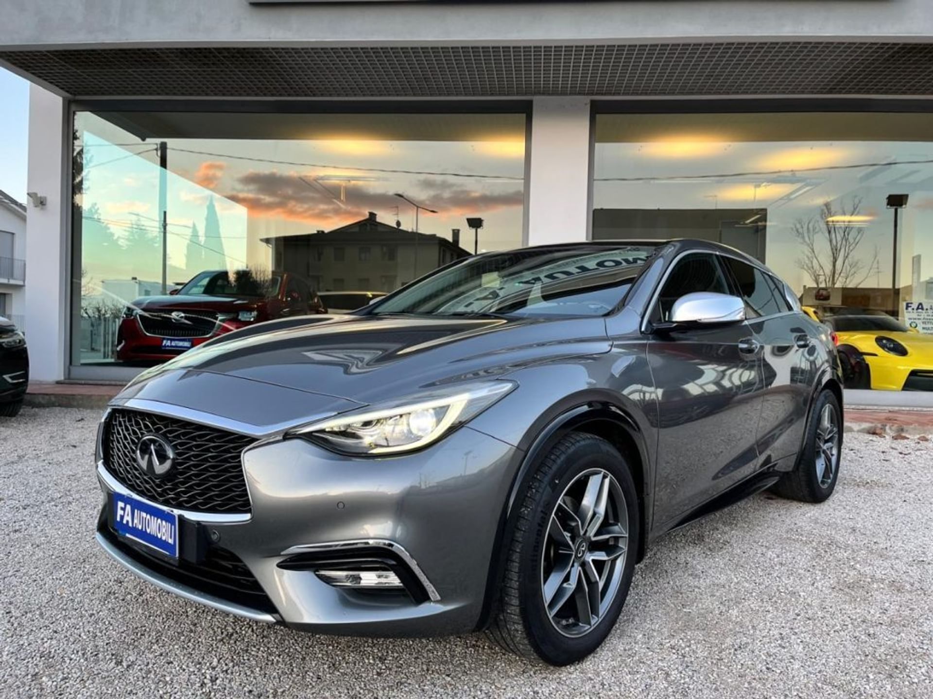 Infiniti Q30