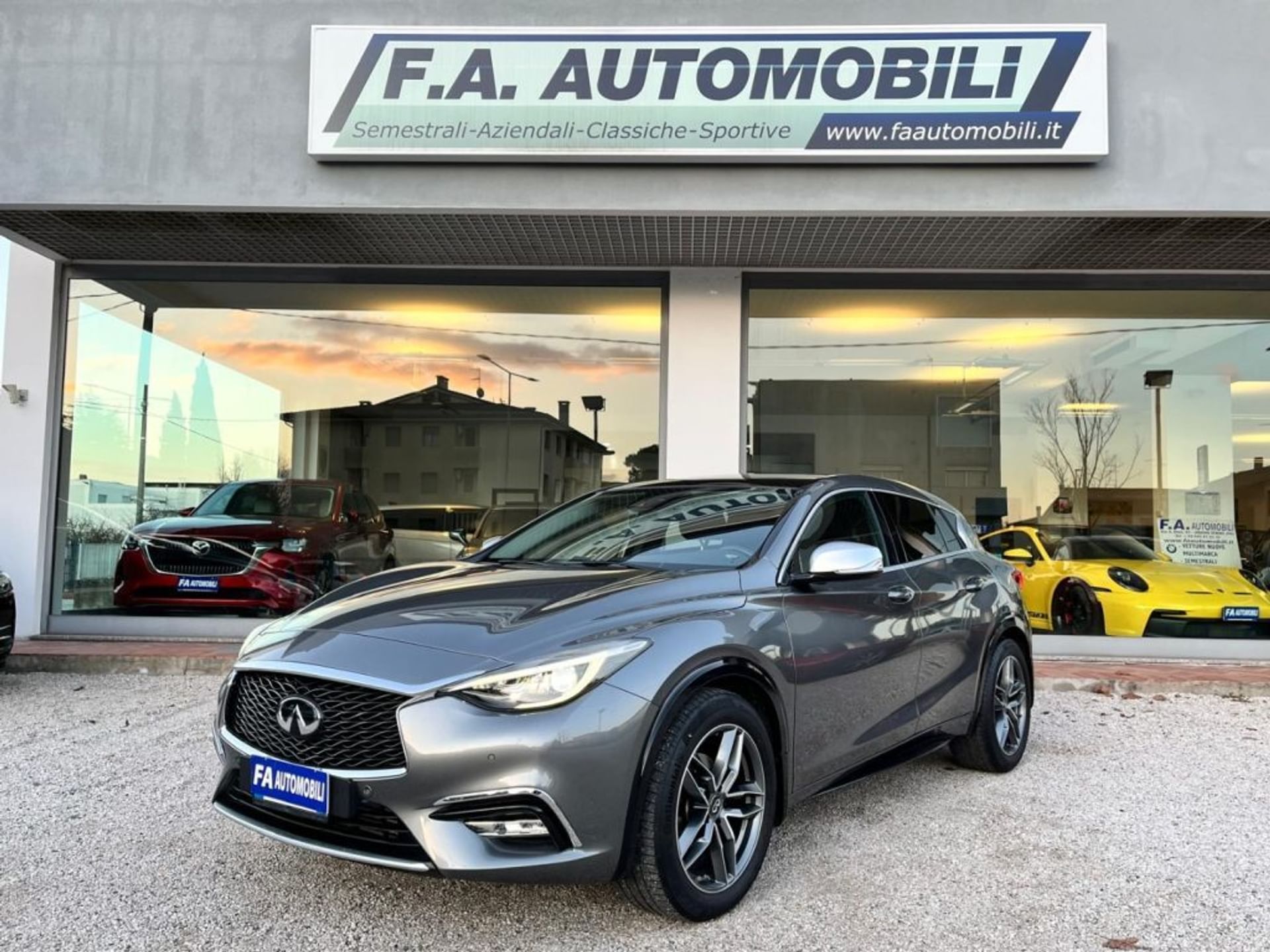 Infiniti Q30