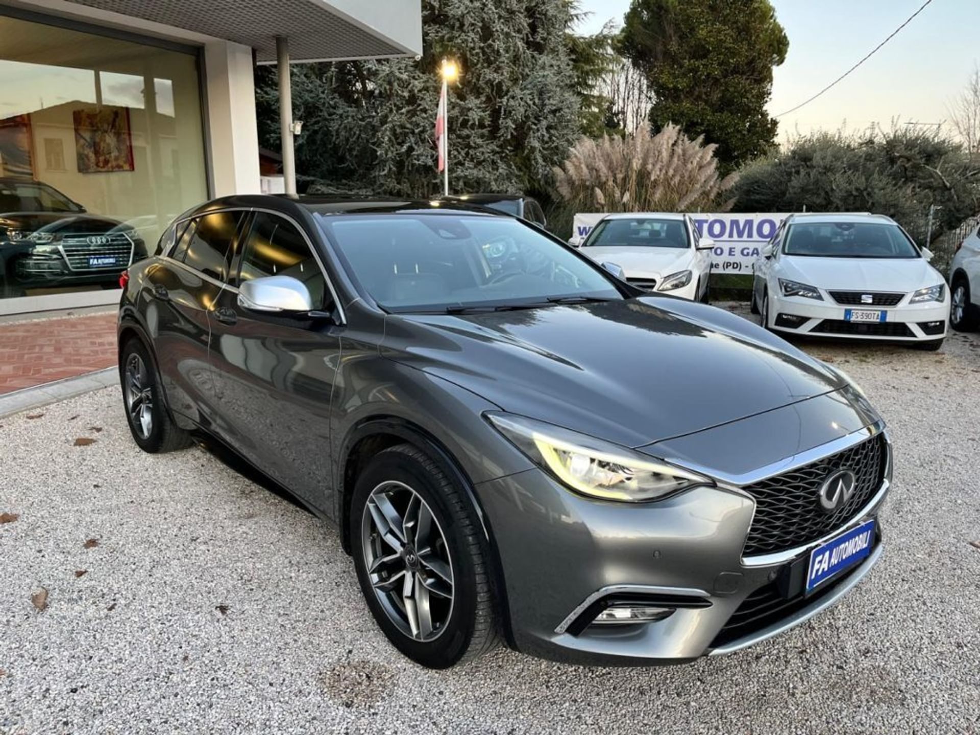 Infiniti Q30