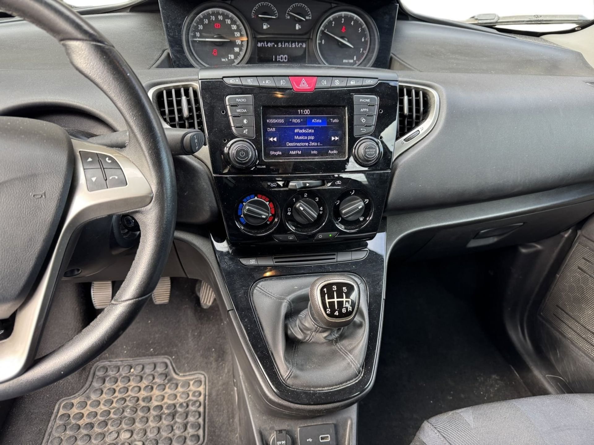 Lancia Ypsilon