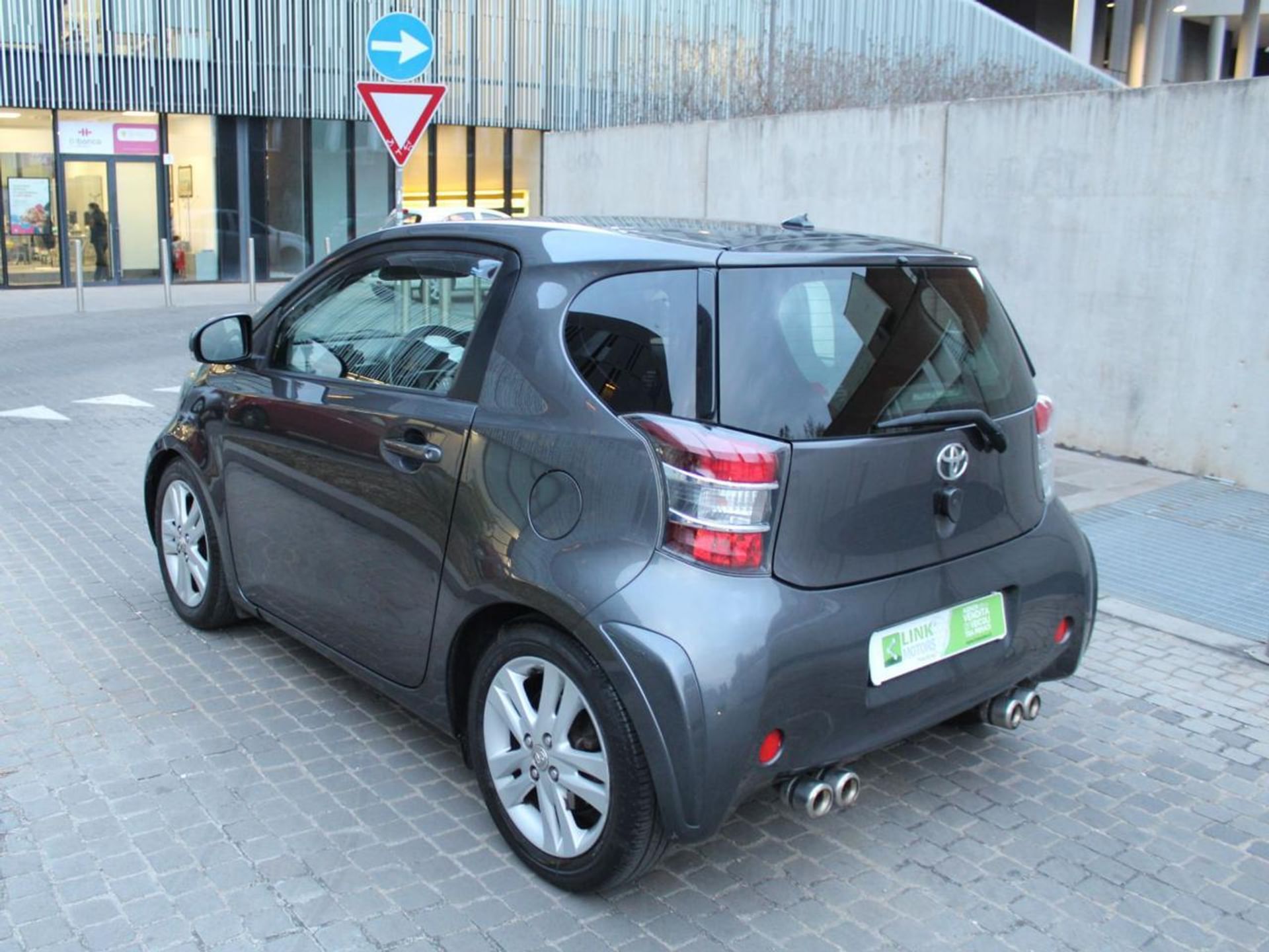 Toyota iQ