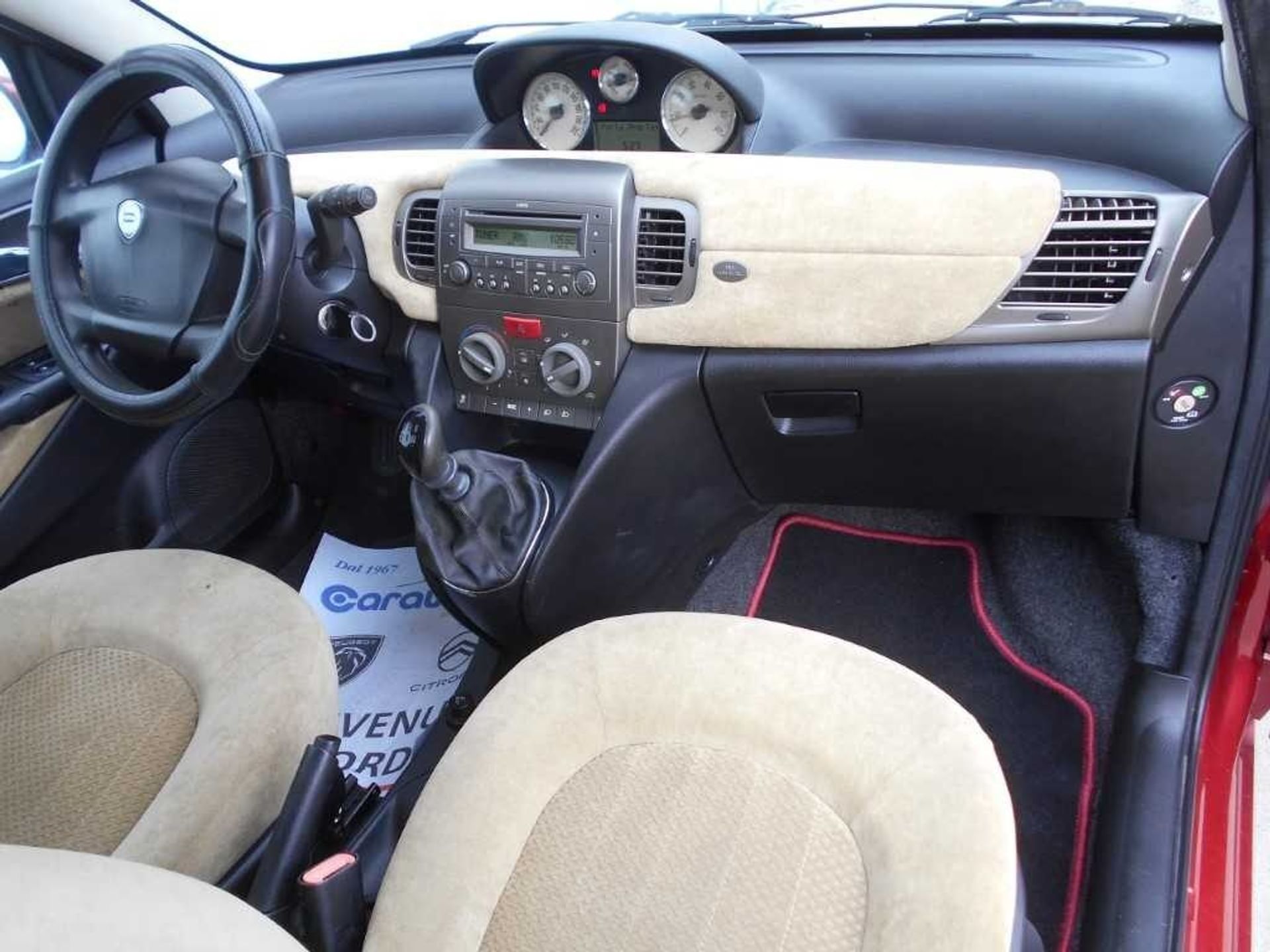 Lancia Ypsilon