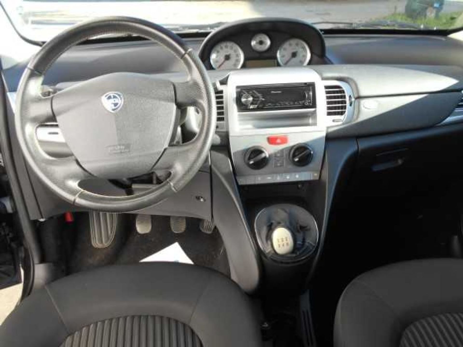 Lancia Ypsilon