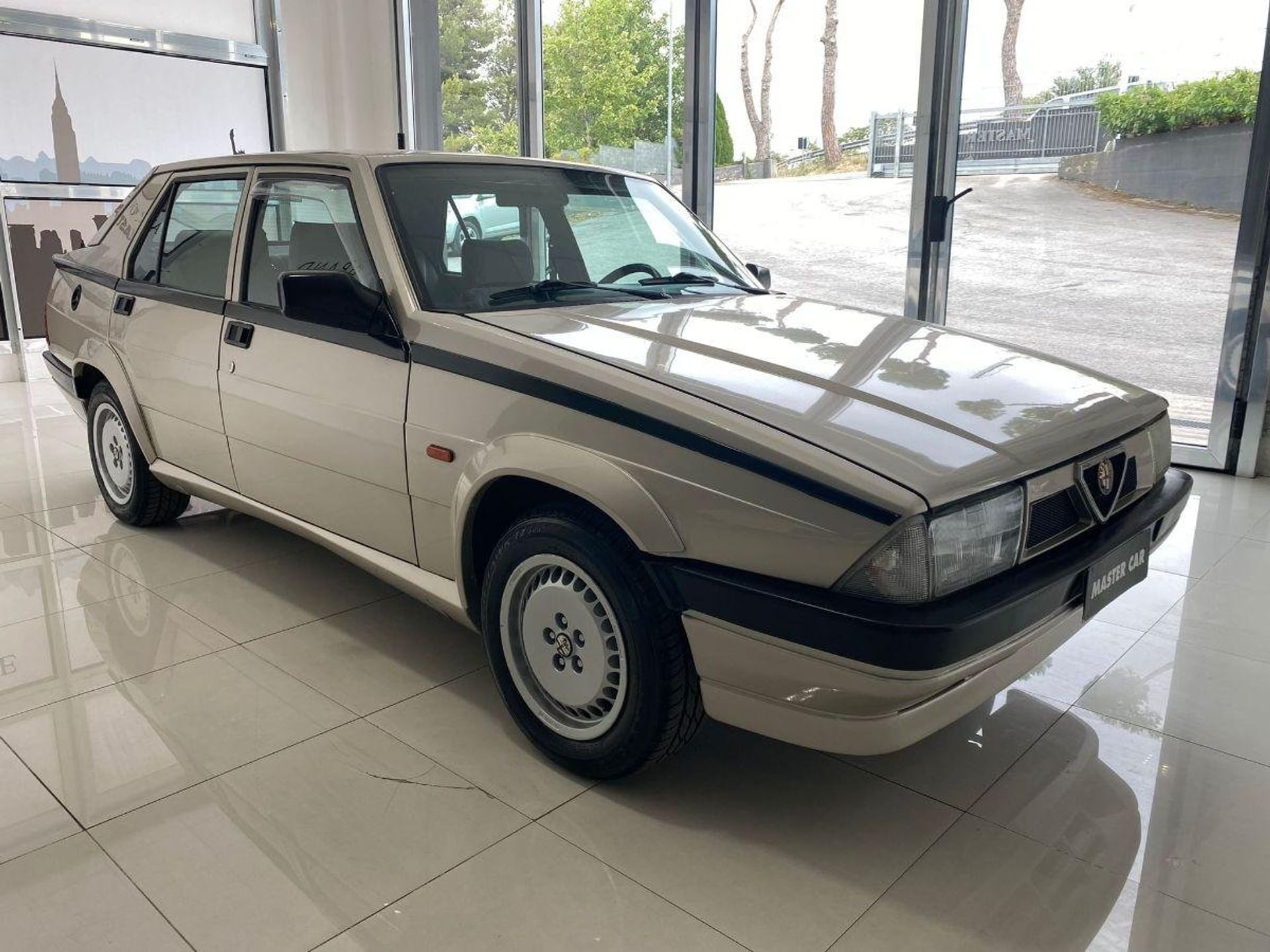 Alfa Romeo 75