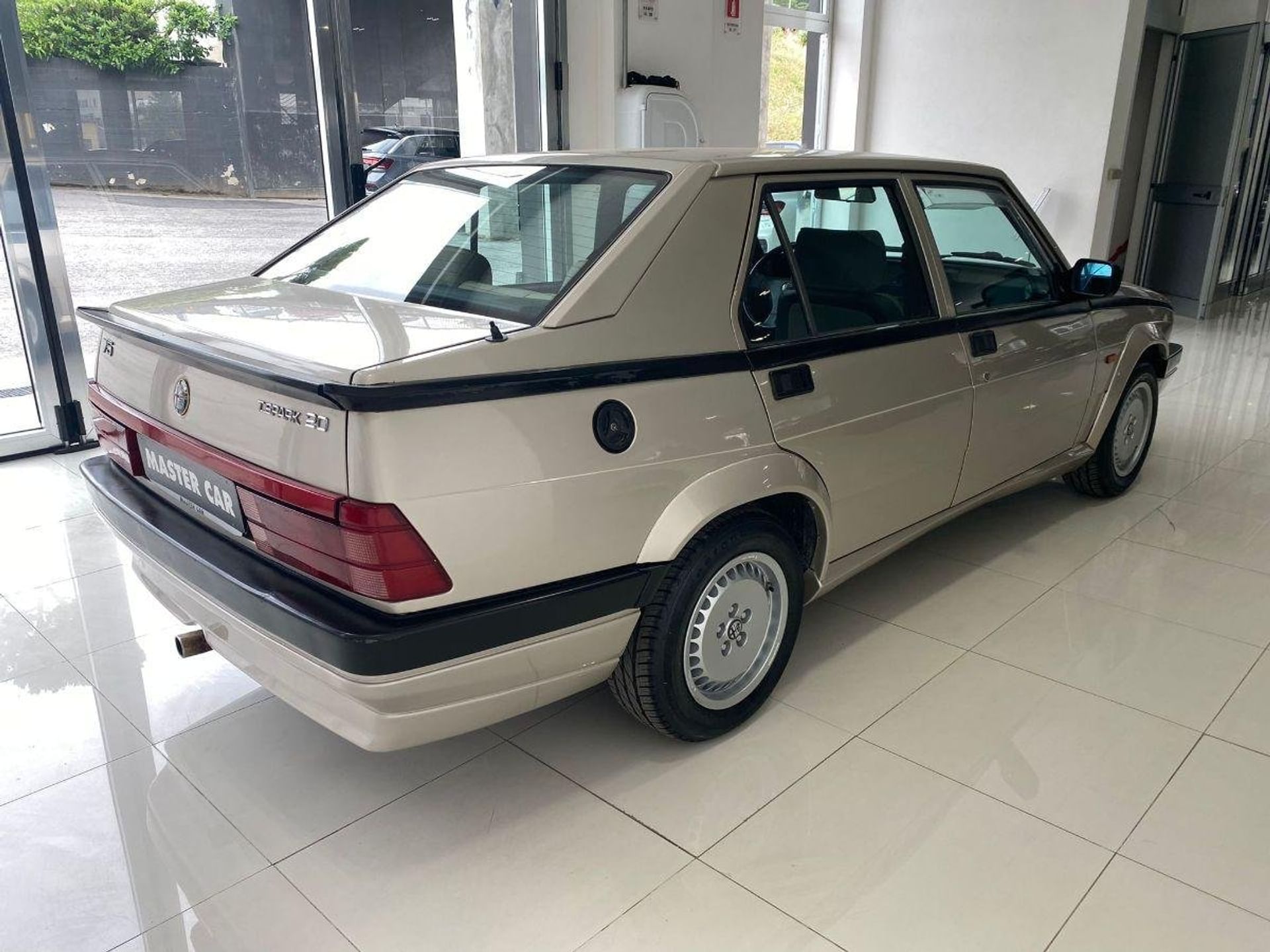 Alfa Romeo 75