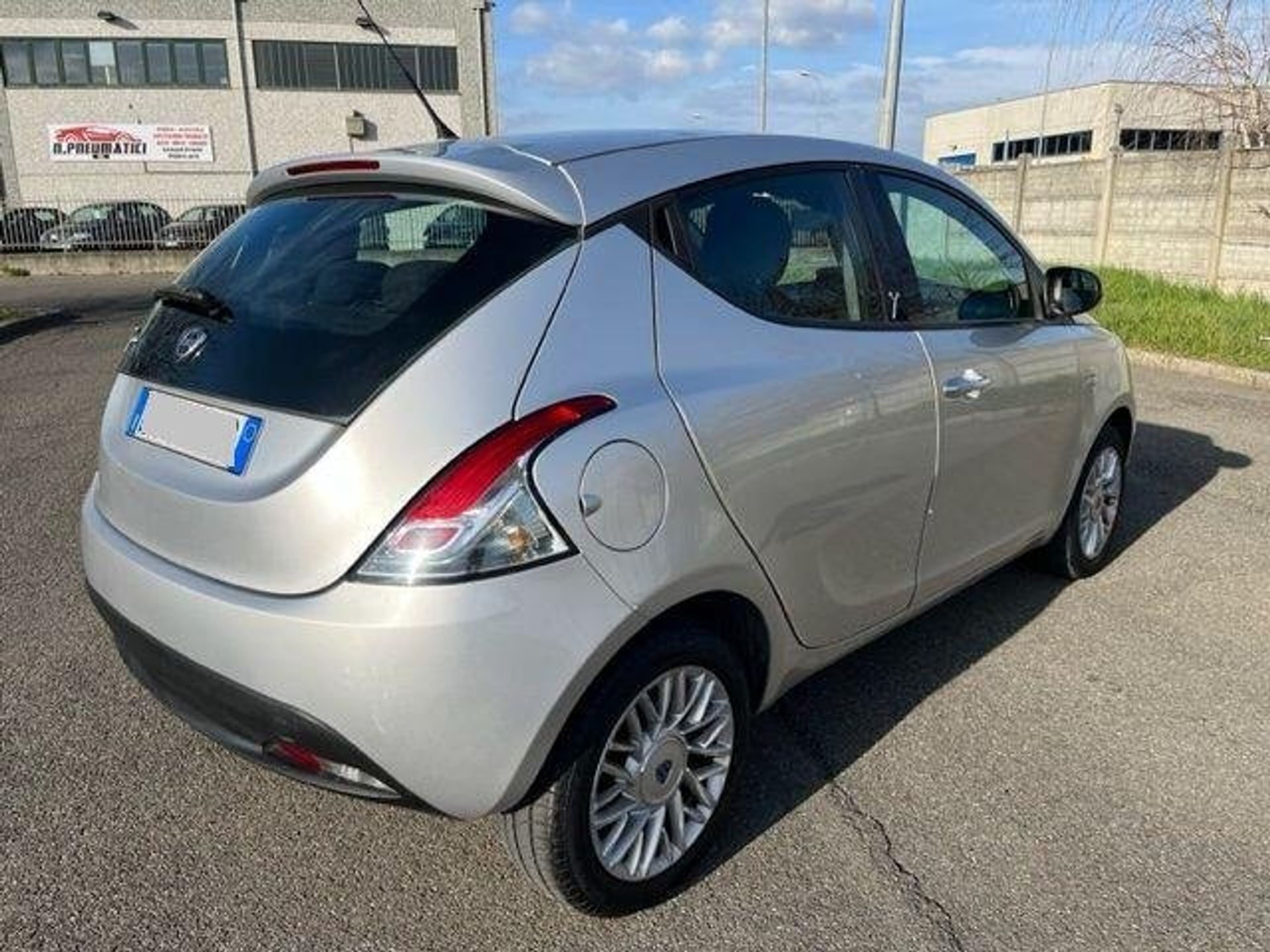 Lancia Ypsilon