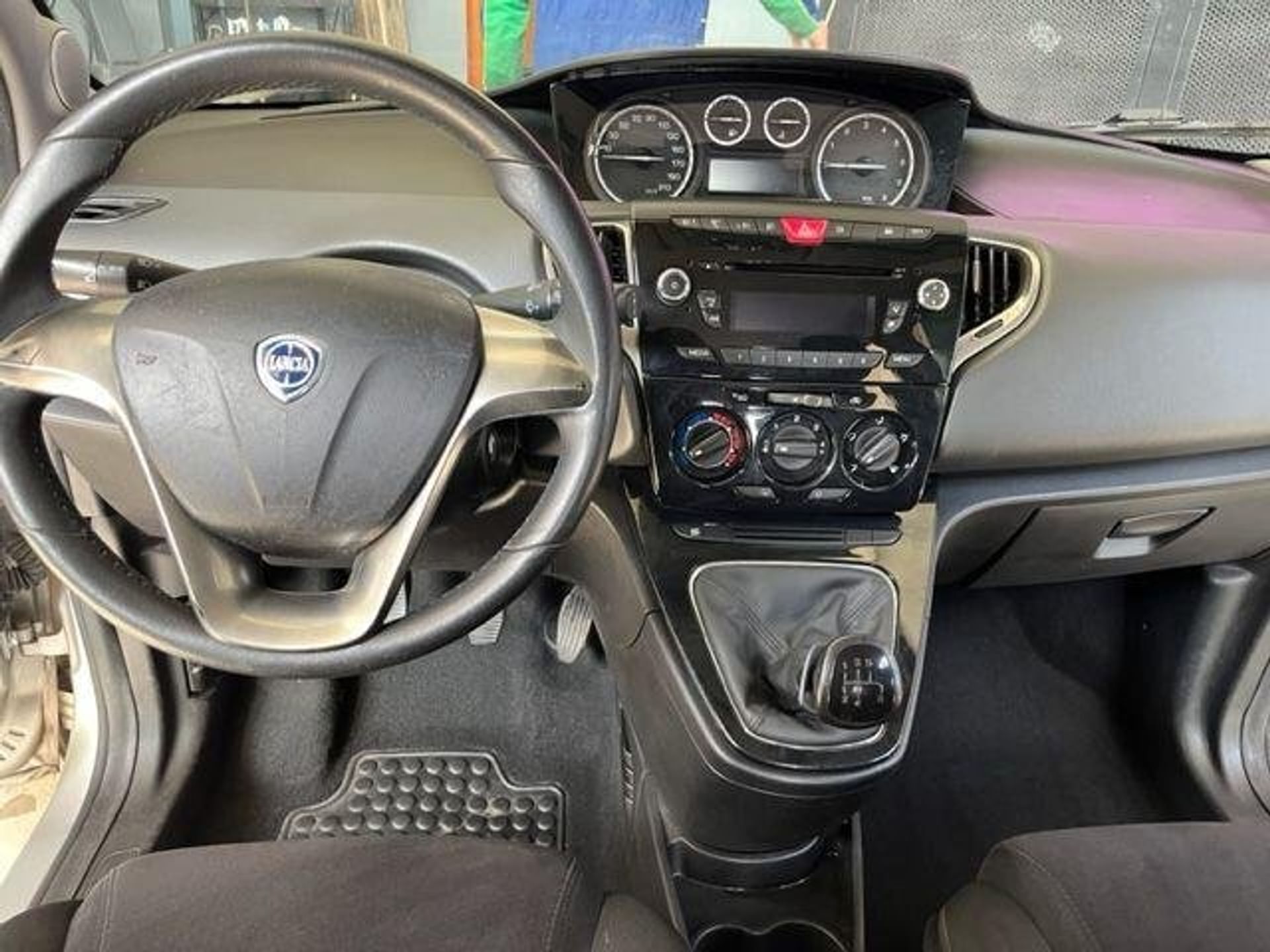 Lancia Ypsilon