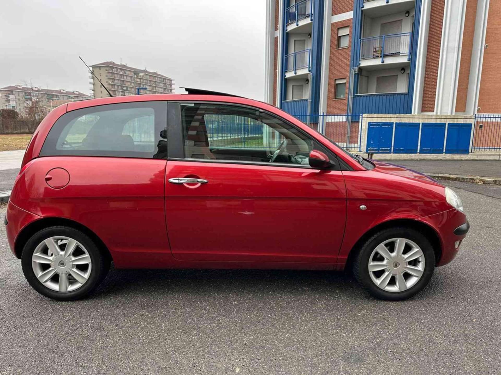 Lancia Ypsilon