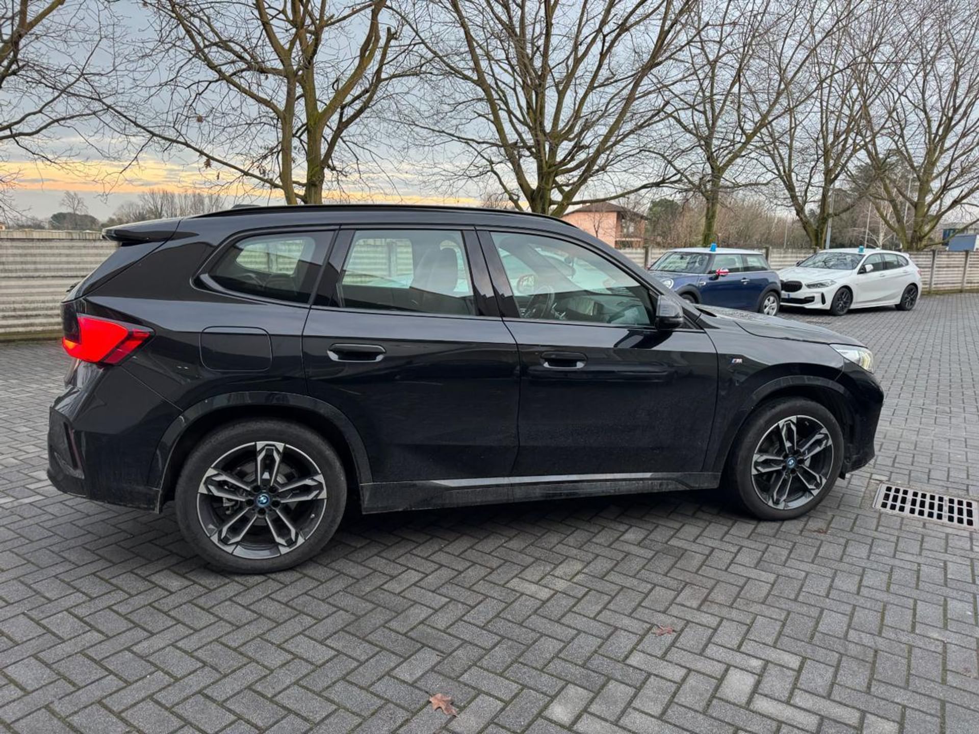 BMW iX1