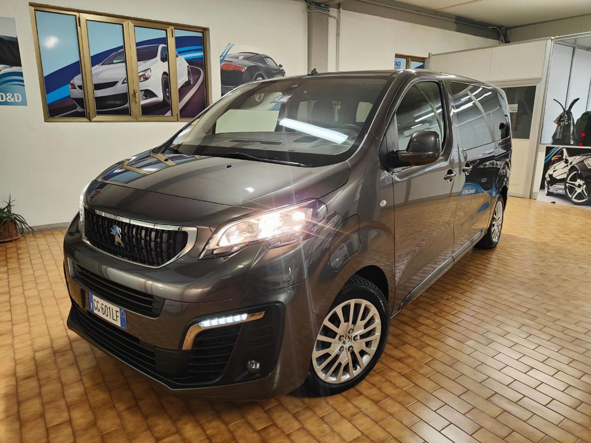 Peugeot Traveller