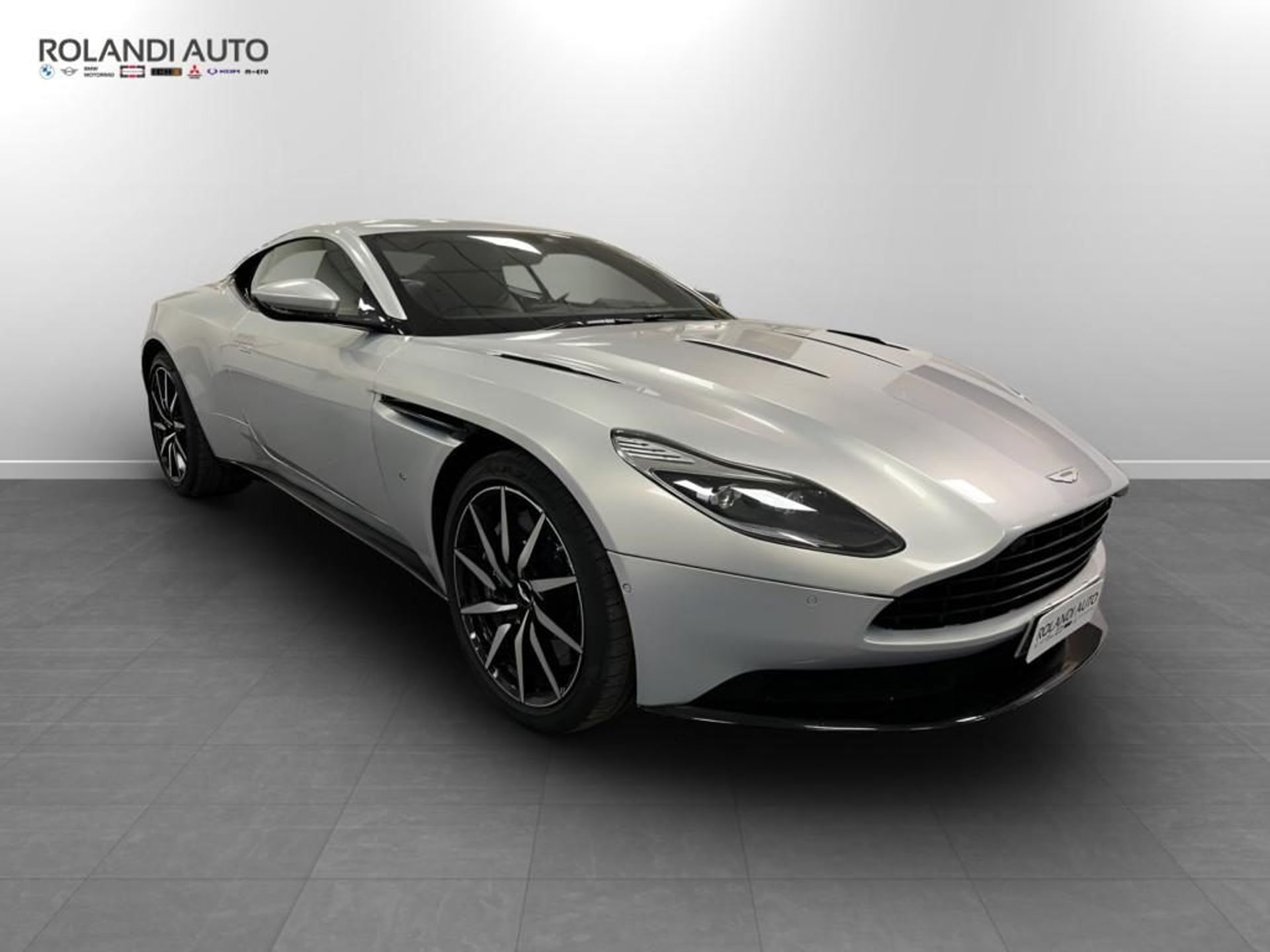 Aston Martin DB11