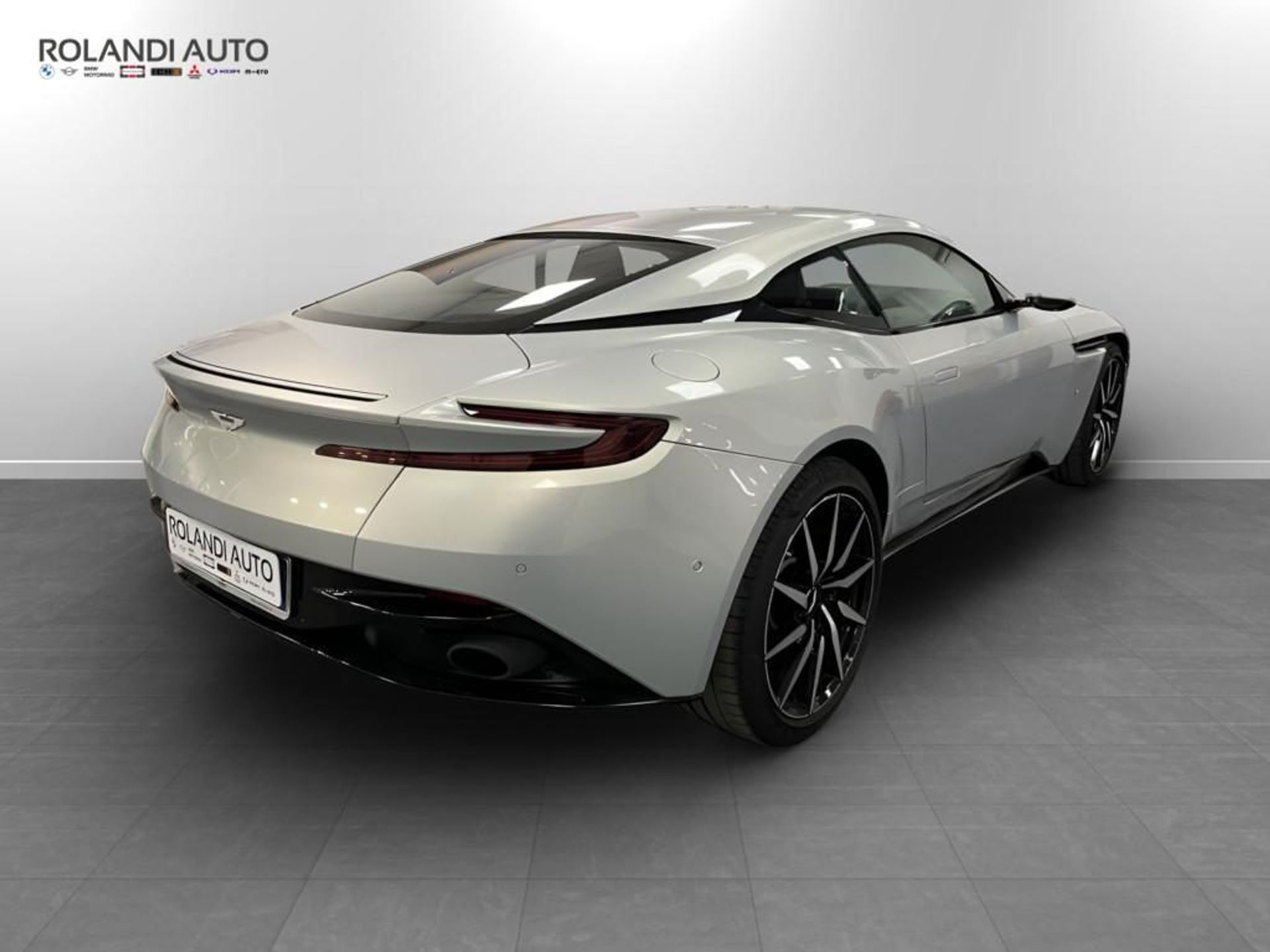 Aston Martin DB11