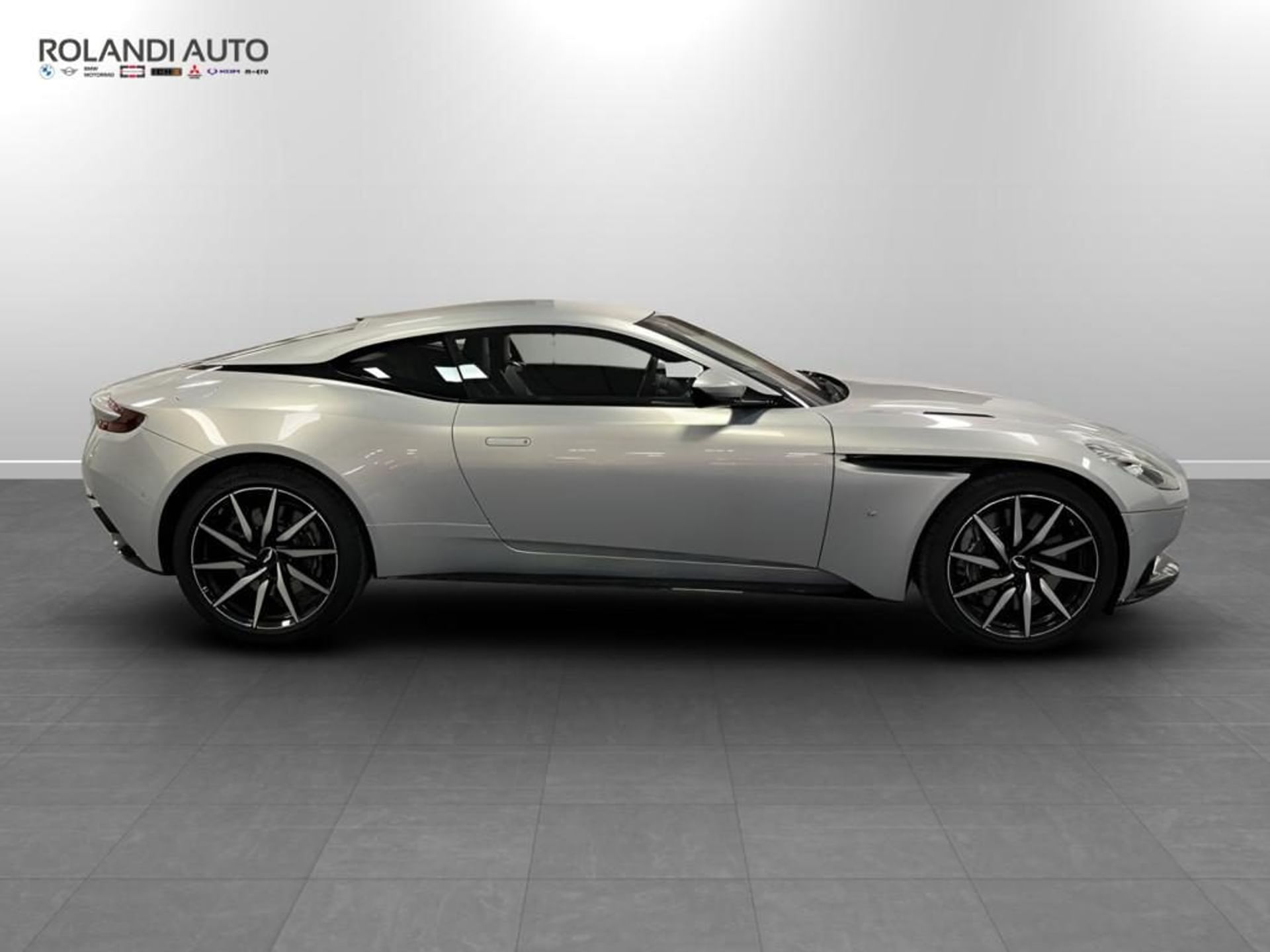 Aston Martin DB11