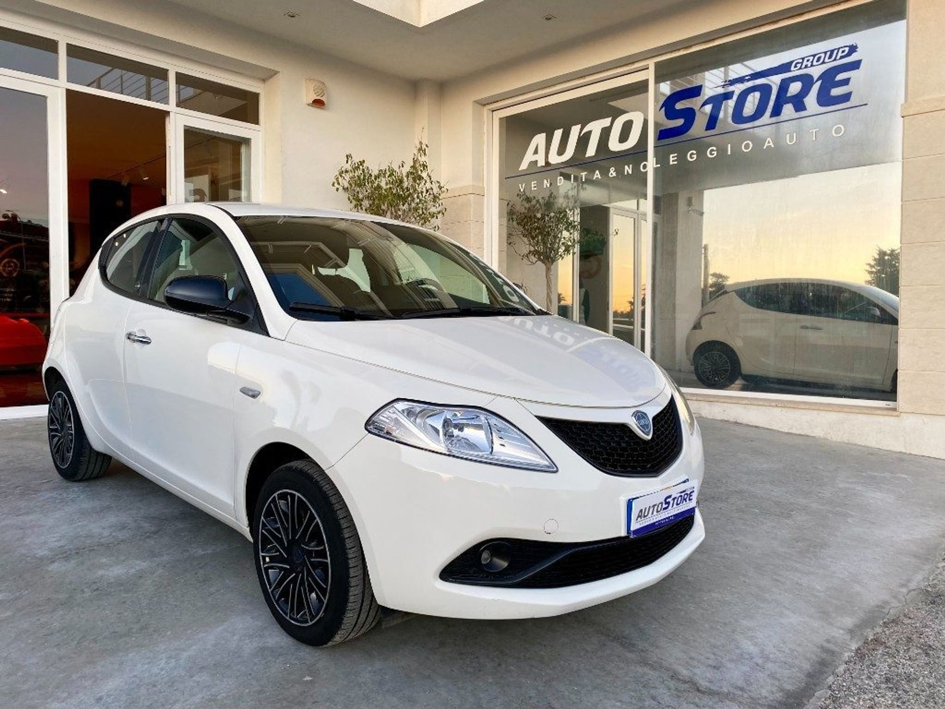 Lancia Ypsilon 1 0 FireFly 5 Porte S S Hybrid Ecochic Gold Usata Ibrida lancia-ypsilon-1-0-firefly-5-porte-s-s-hybrid-ecochic-gold-usata-ibrida