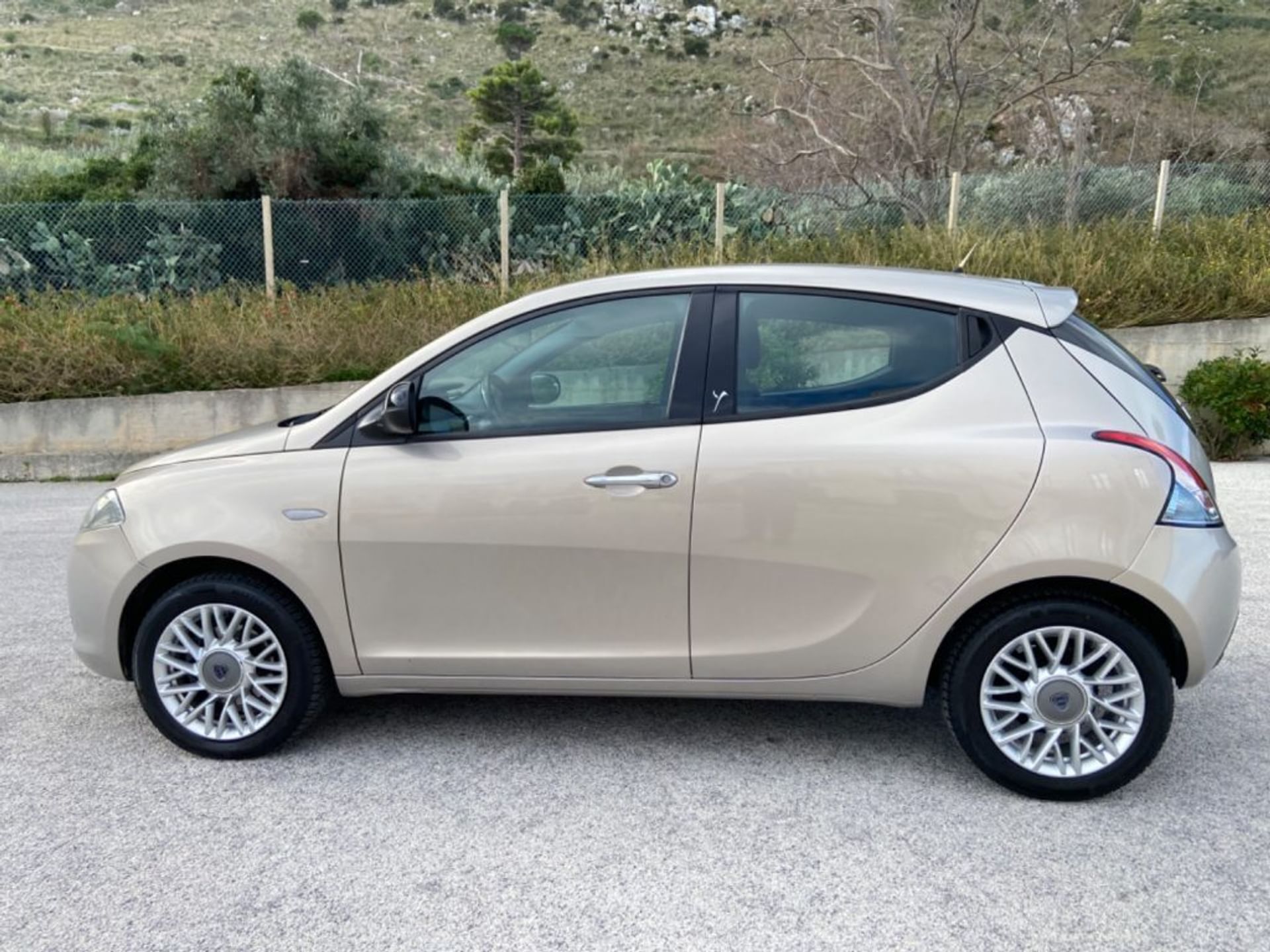 Lancia Ypsilon