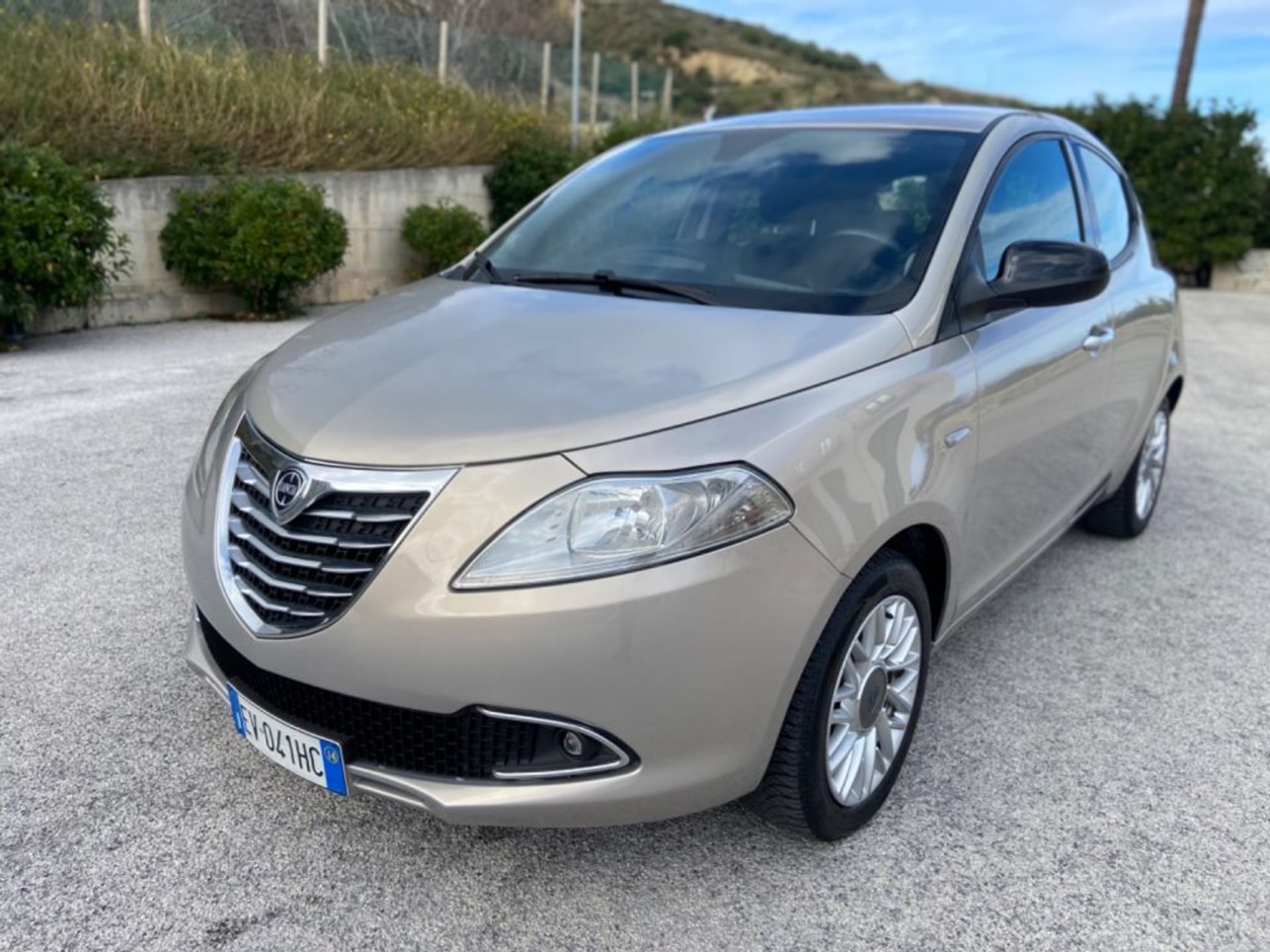 Lancia Ypsilon