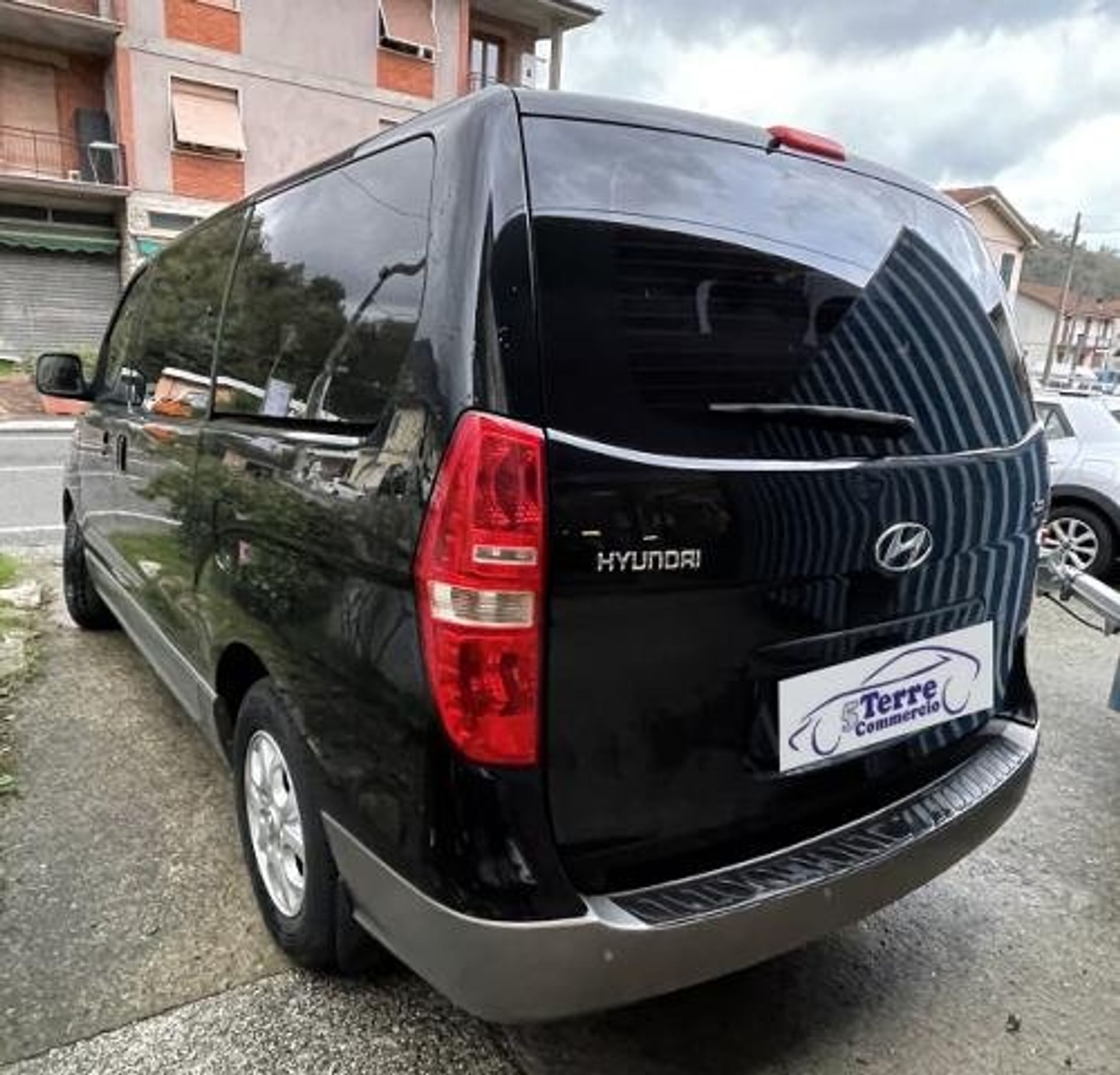 Hyundai H-1