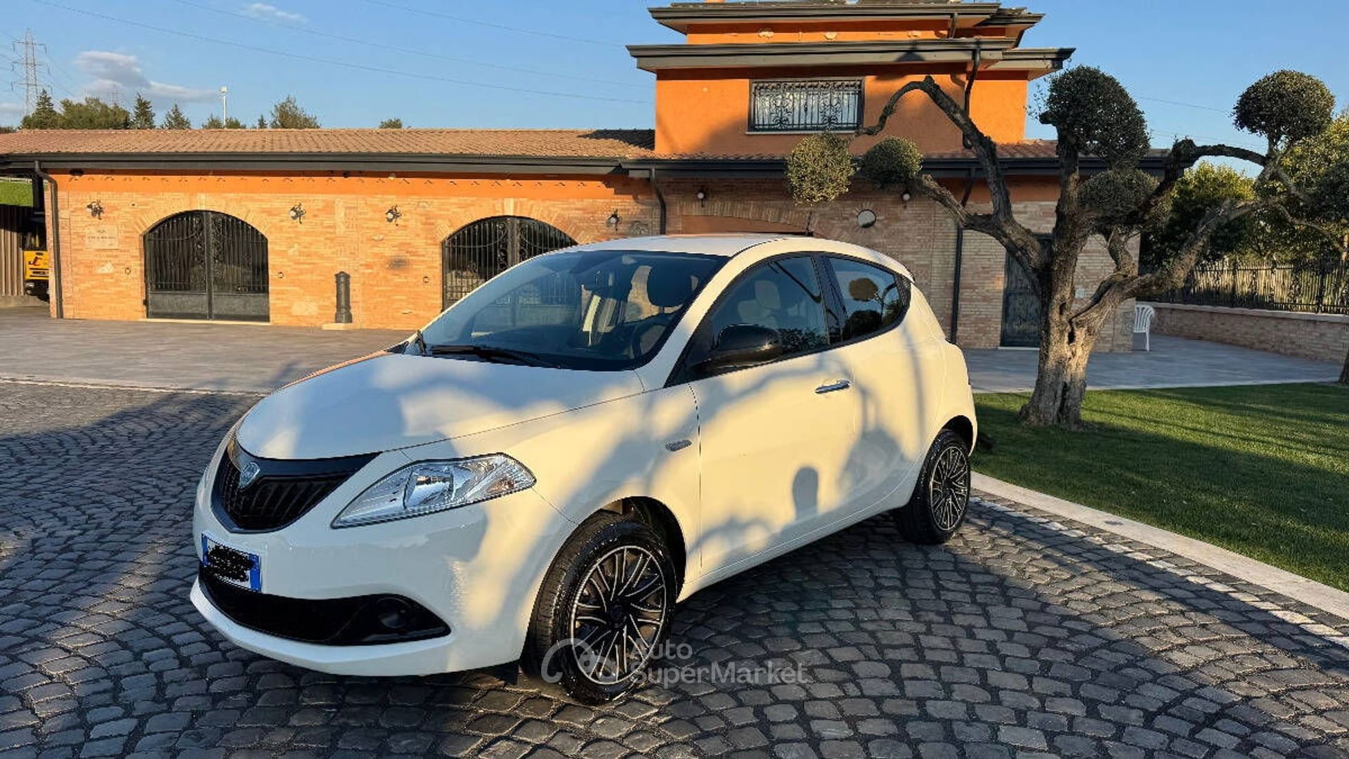 Lancia Ypsilon
