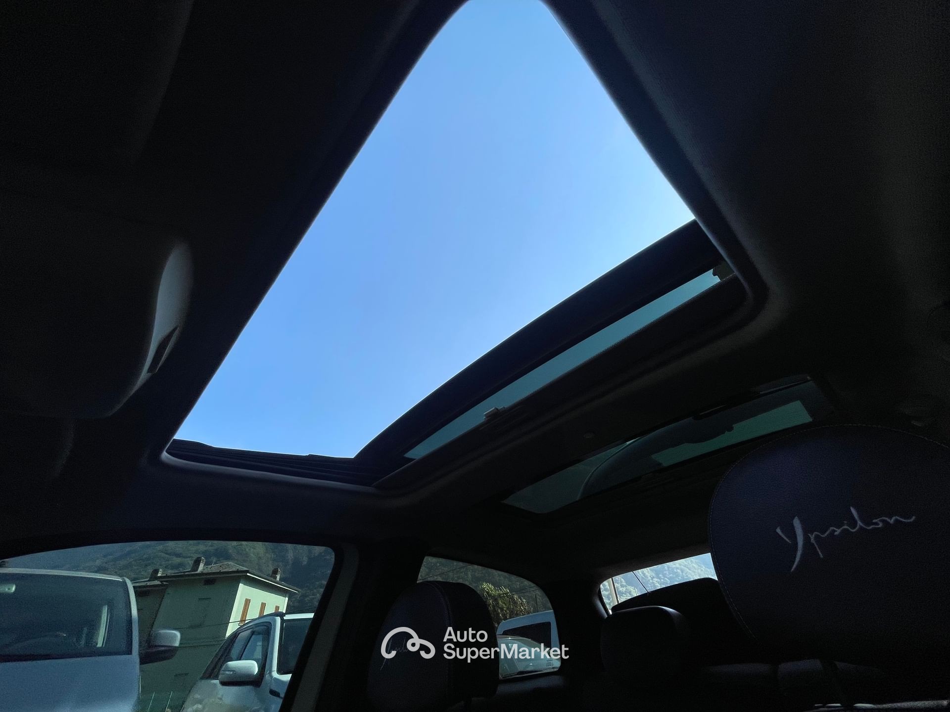 Lancia Ypsilon