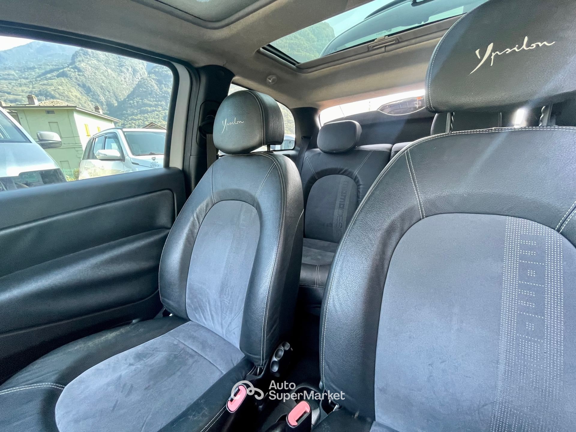 Lancia Ypsilon