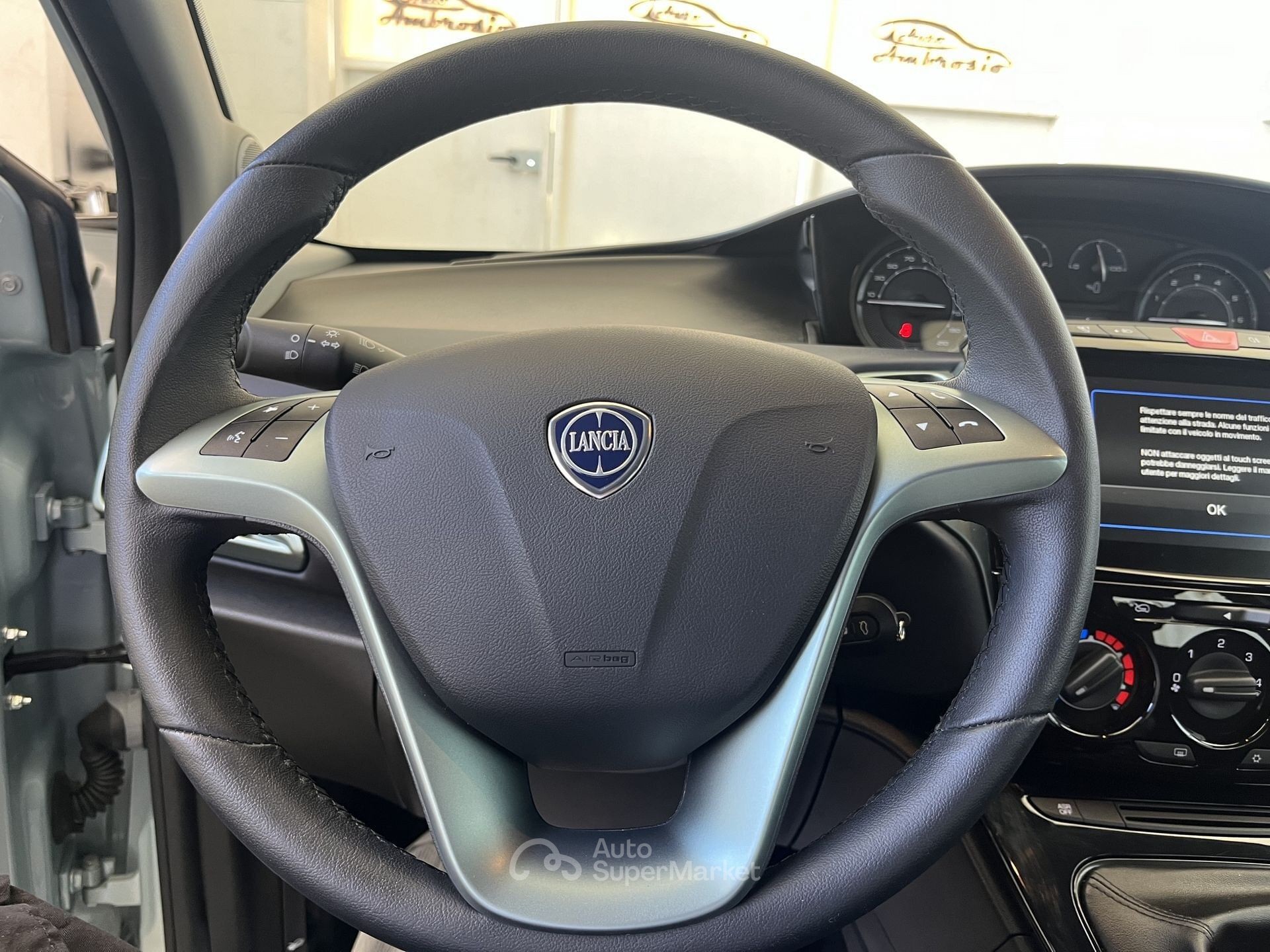 Lancia Ypsilon