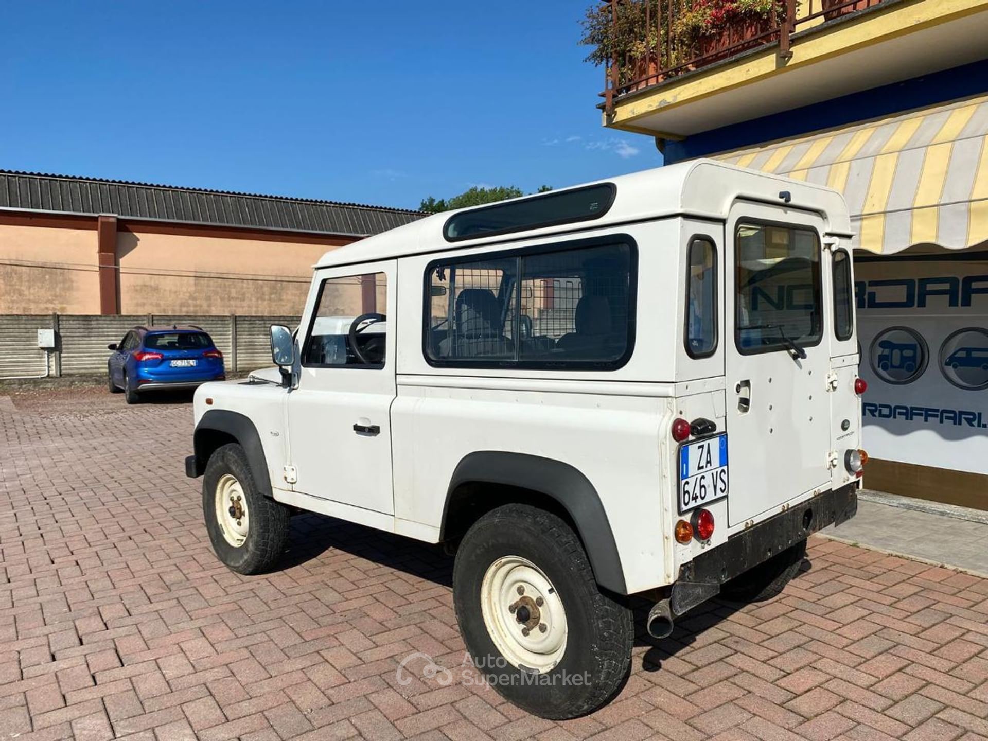 Land Rover Defender
