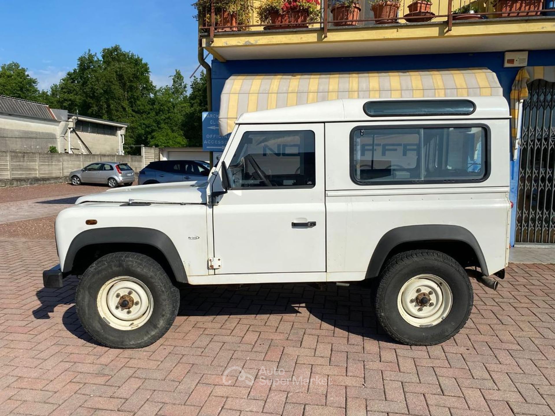 Land Rover Defender