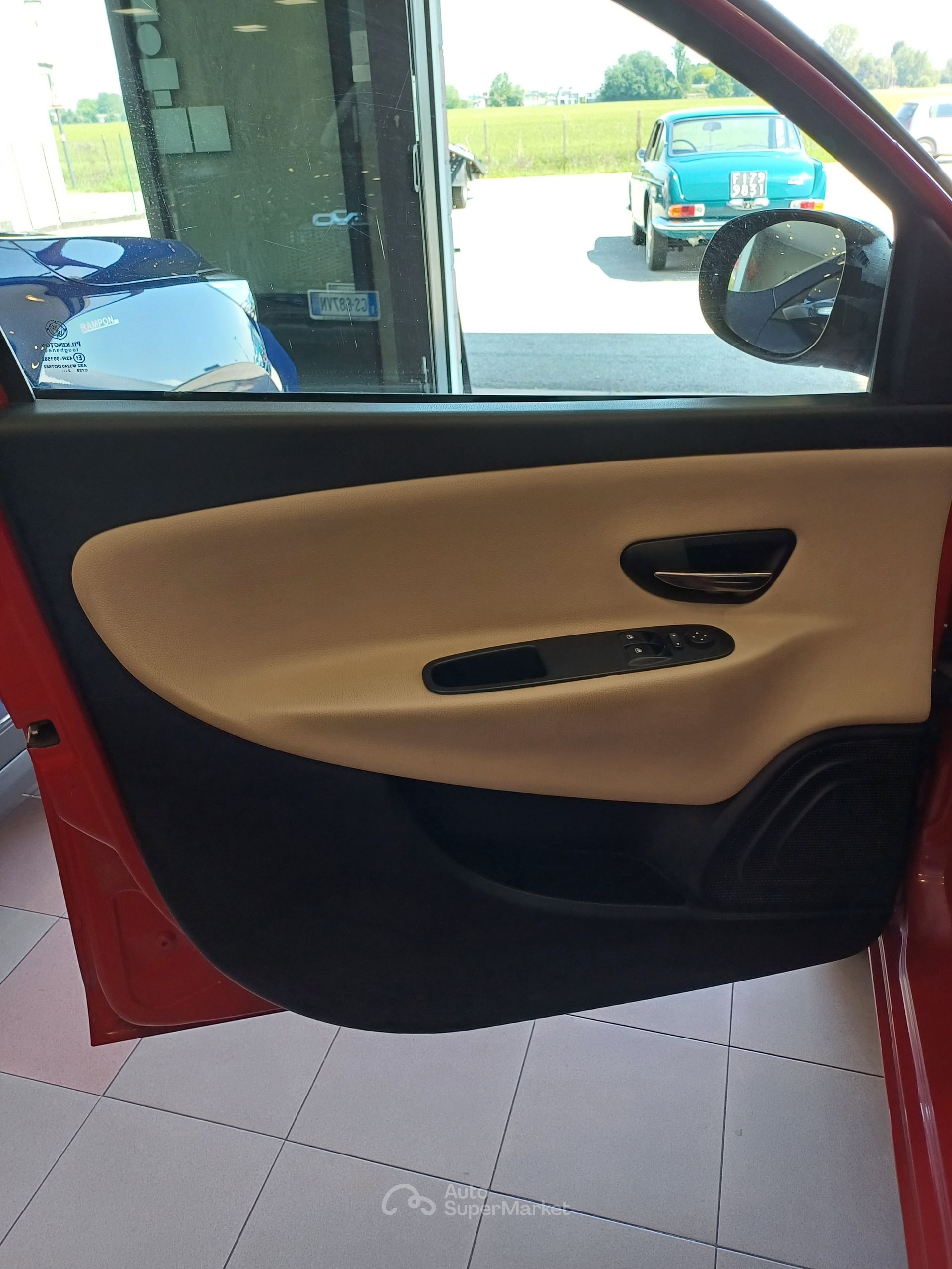 Lancia Ypsilon