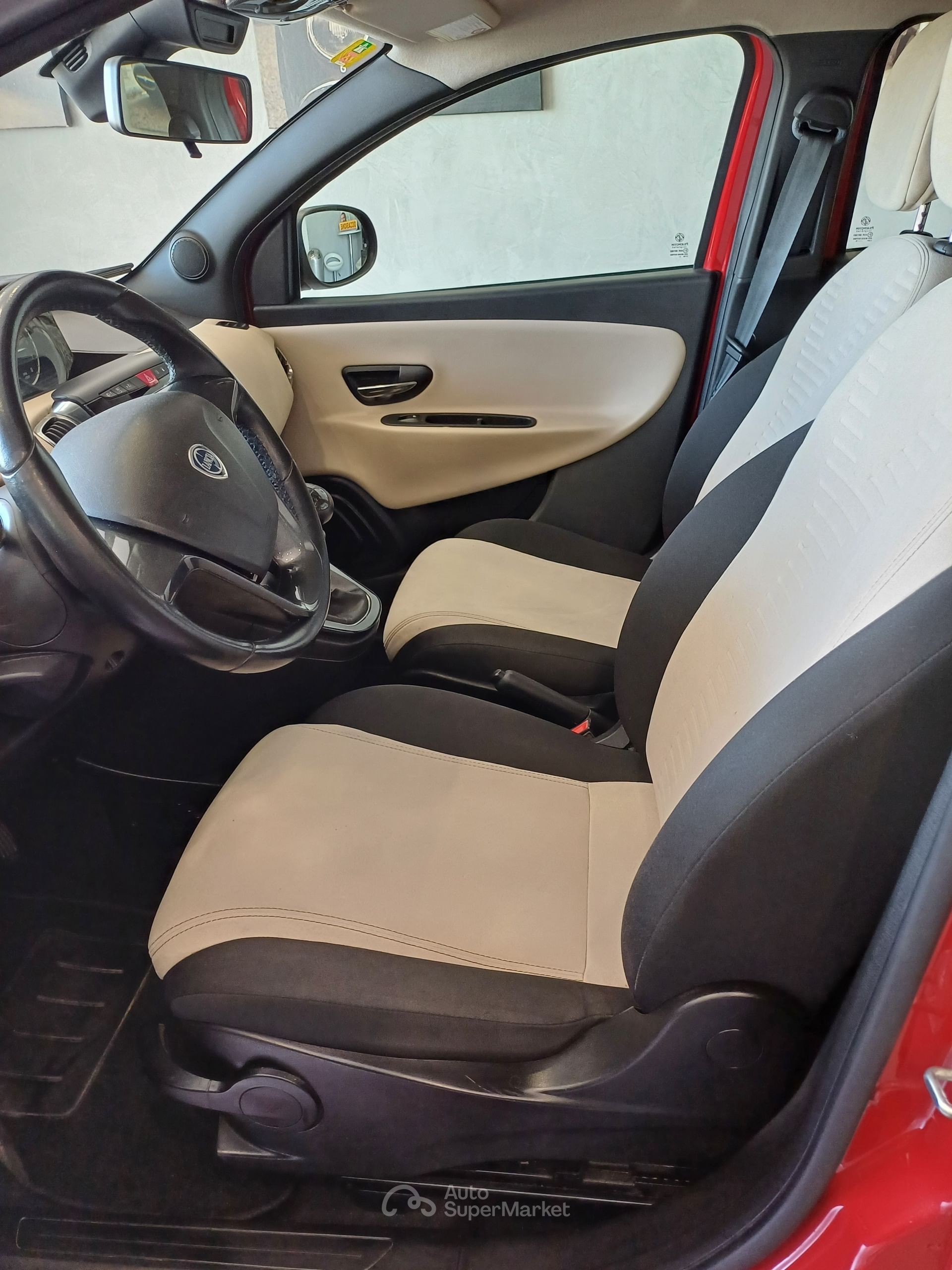 Lancia Ypsilon