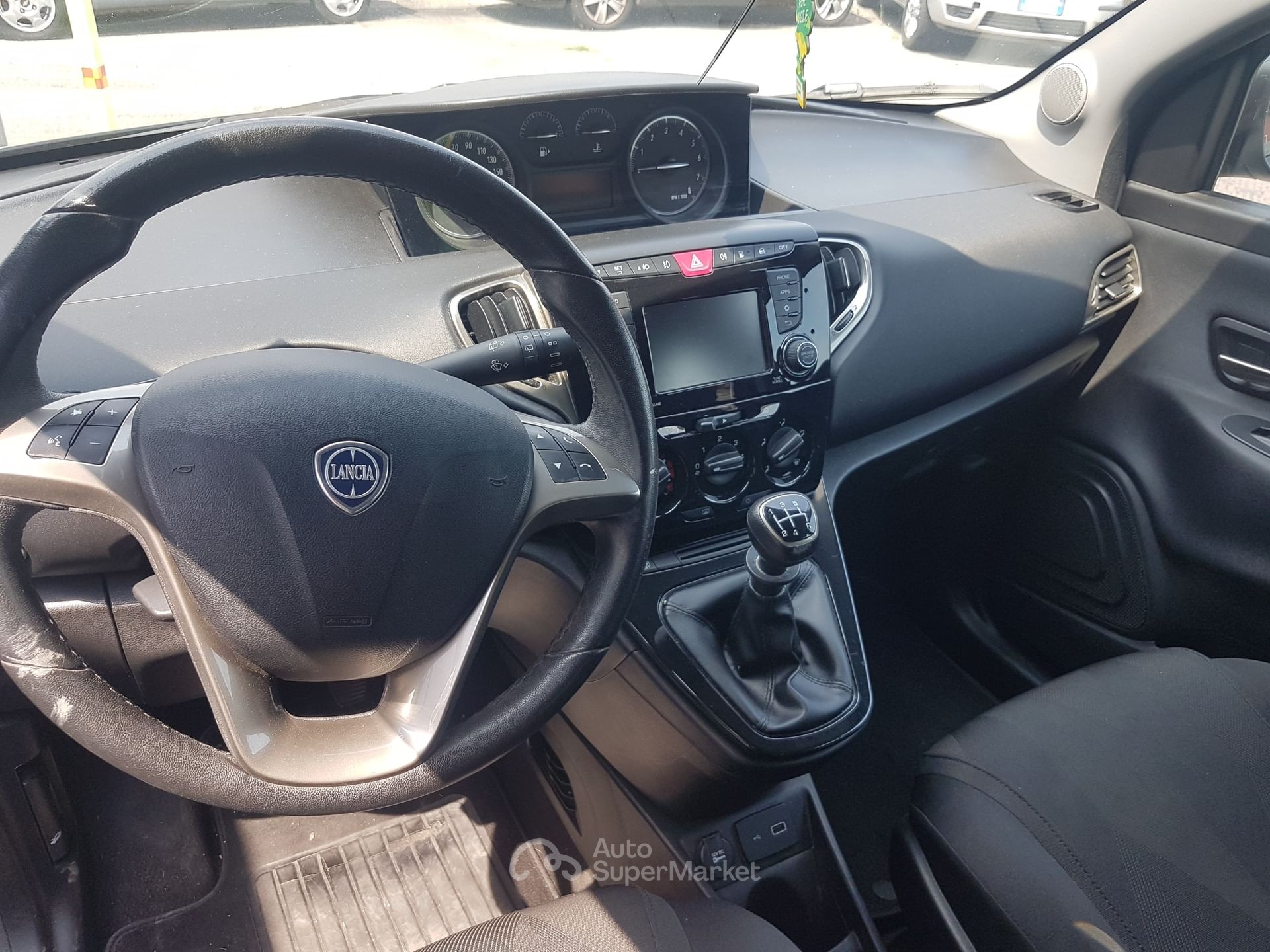 Lancia Ypsilon