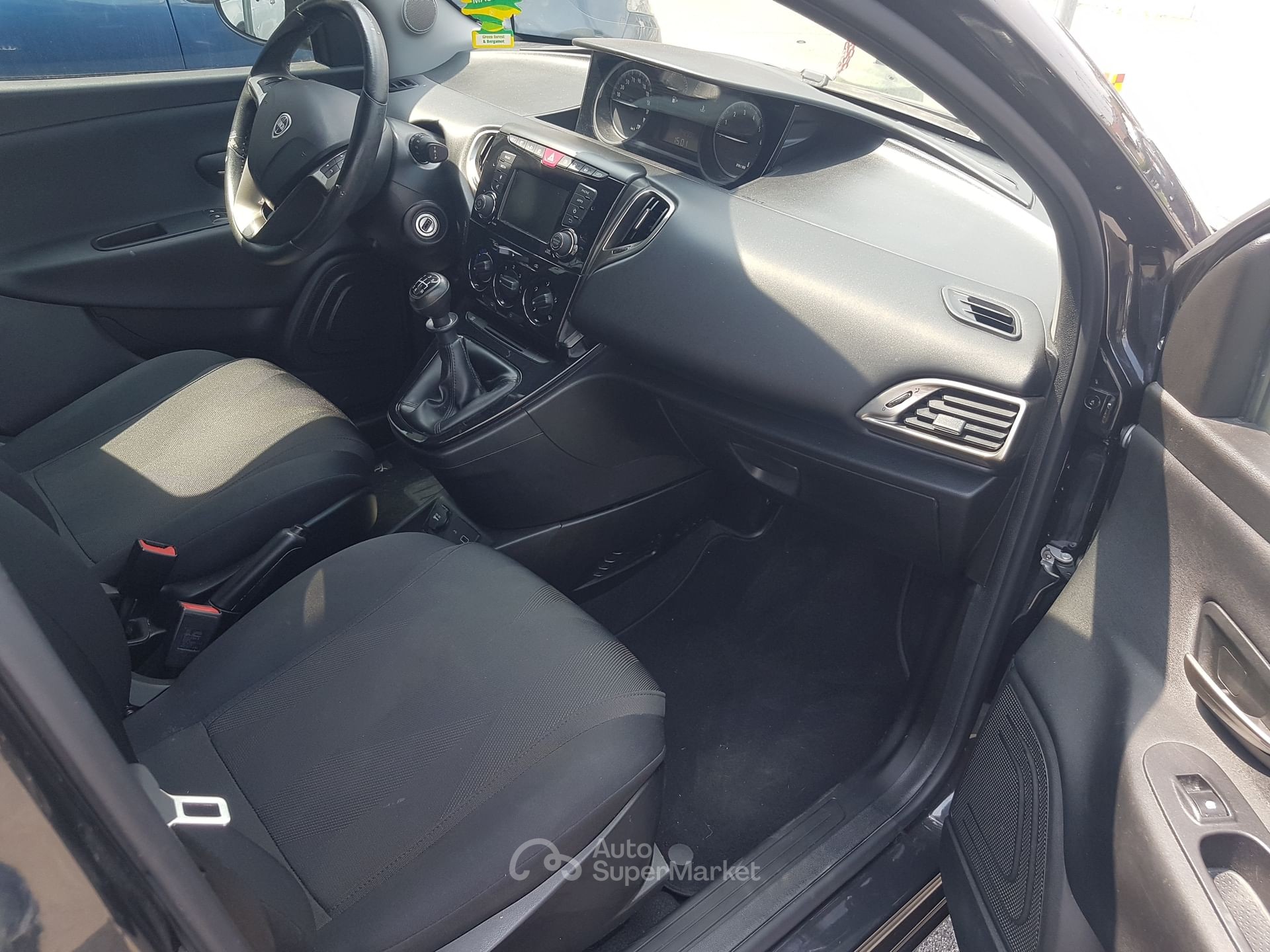 Lancia Ypsilon