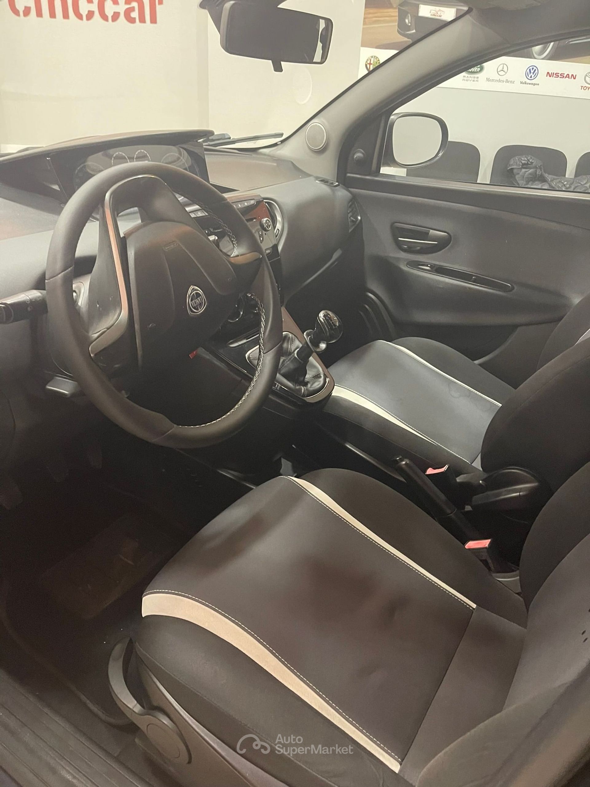 Lancia Ypsilon
