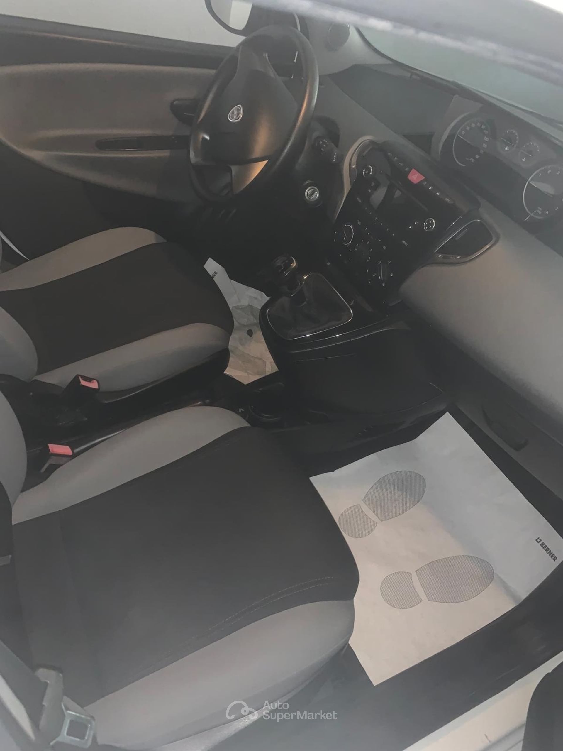 Lancia Ypsilon